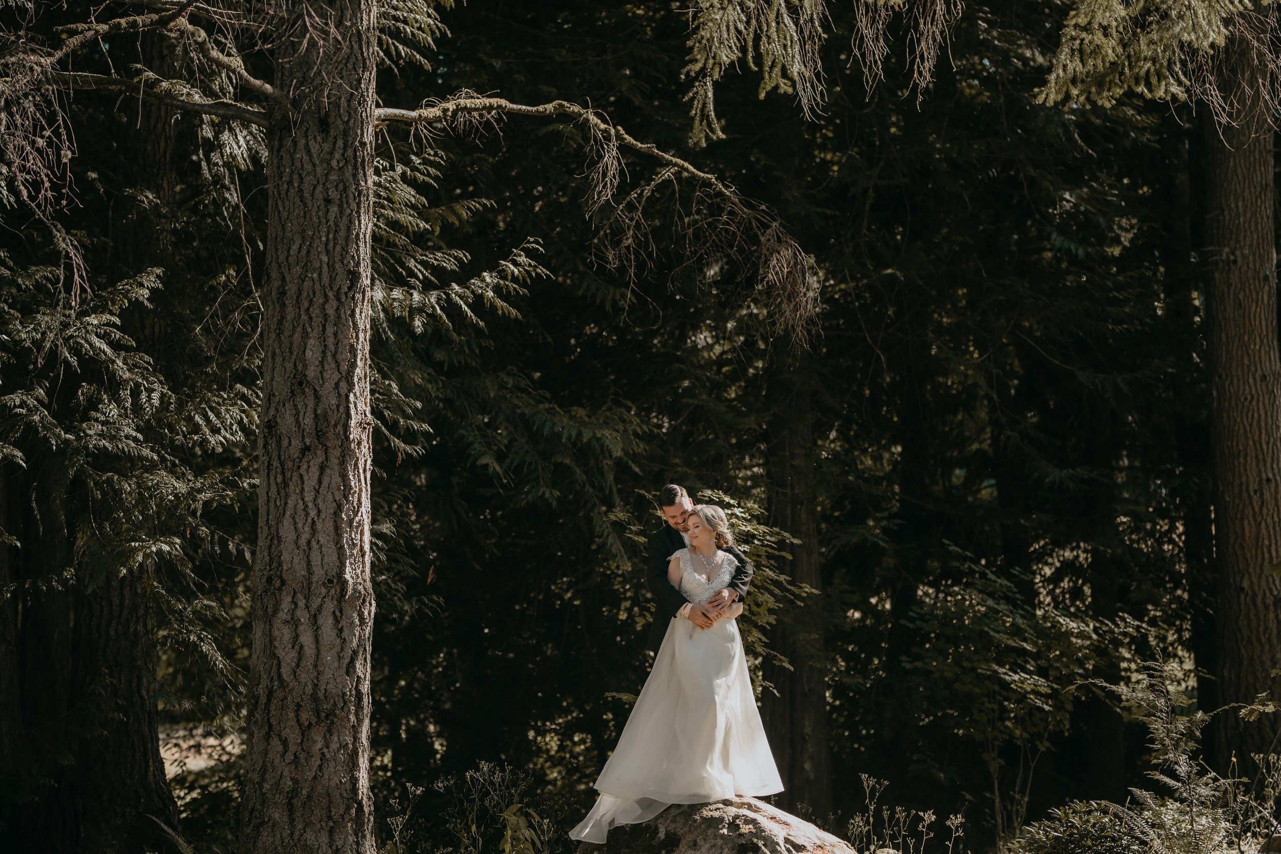 nicole-daacke-photography-kingston-house-bainbride-washington-wedding-photography-summer-wedding-lavendar-field-pacific-northwest-wedding-glam-forest-elopement-photographer-60.jpg
