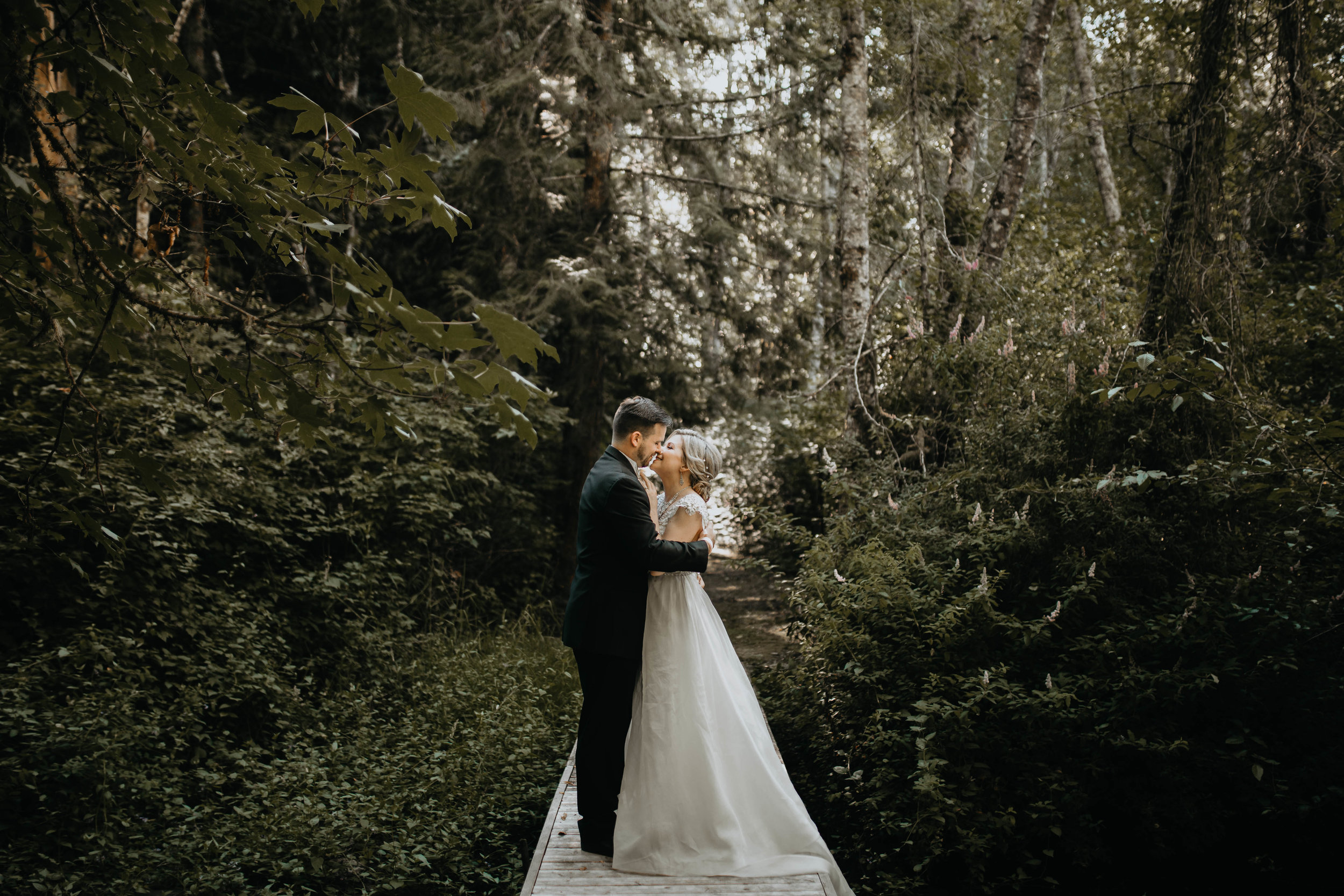 nicole-daacke-photography-kingston-house-bainbride-washington-wedding-photography-summer-wedding-lavendar-field-pacific-northwest-wedding-glam-forest-elopement-photographer-64.jpg