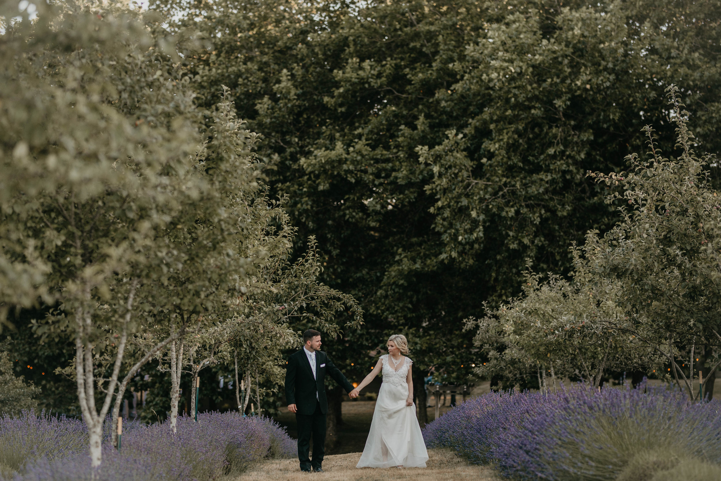 nicole-daacke-photography-kingston-house-bainbride-washington-wedding-photography-summer-wedding-lavendar-field-pacific-northwest-wedding-glam-forest-elopement-photographer-77.jpg