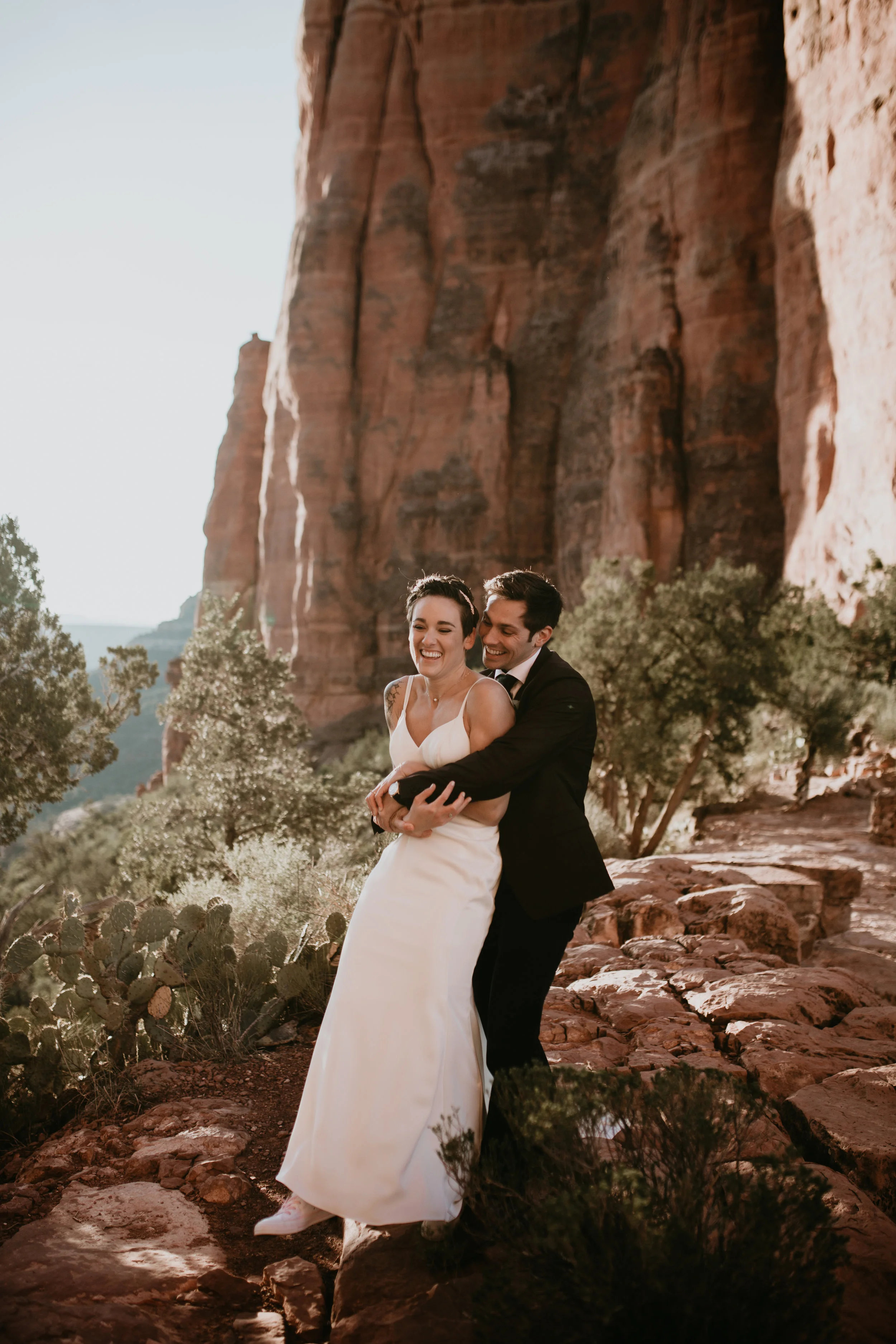nicole-daacke-photography-sedona-arizona-destination-elopement-wedding-photographer-catherdral-rock-hiking-elopement-sedona-river-elopement-photos-desert-rock-wedding-photographer-laid-back-spontaneous-elopement-52.jpg