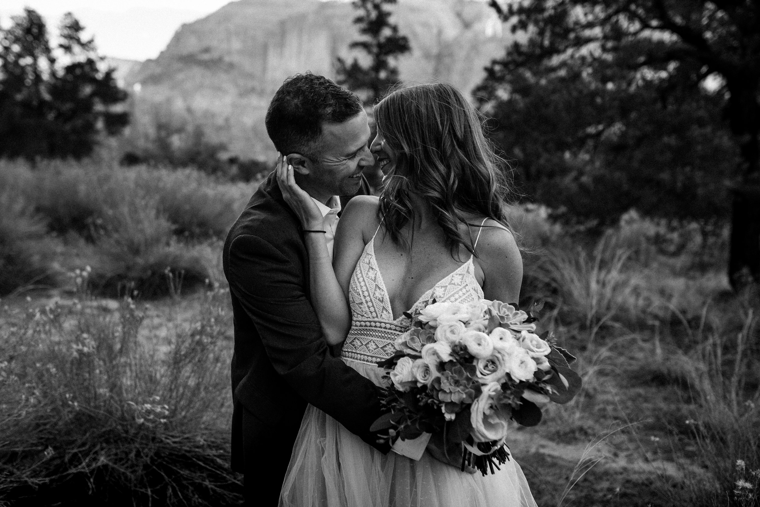 nicole-daacke-photography-zion-national-park-elopement-photographer-canyon-overlook-trail-elope-hiking-adventure-wedding-photos-fall-utah-red-rock-canyon-stgeorge-eloping-photographer-21.jpg