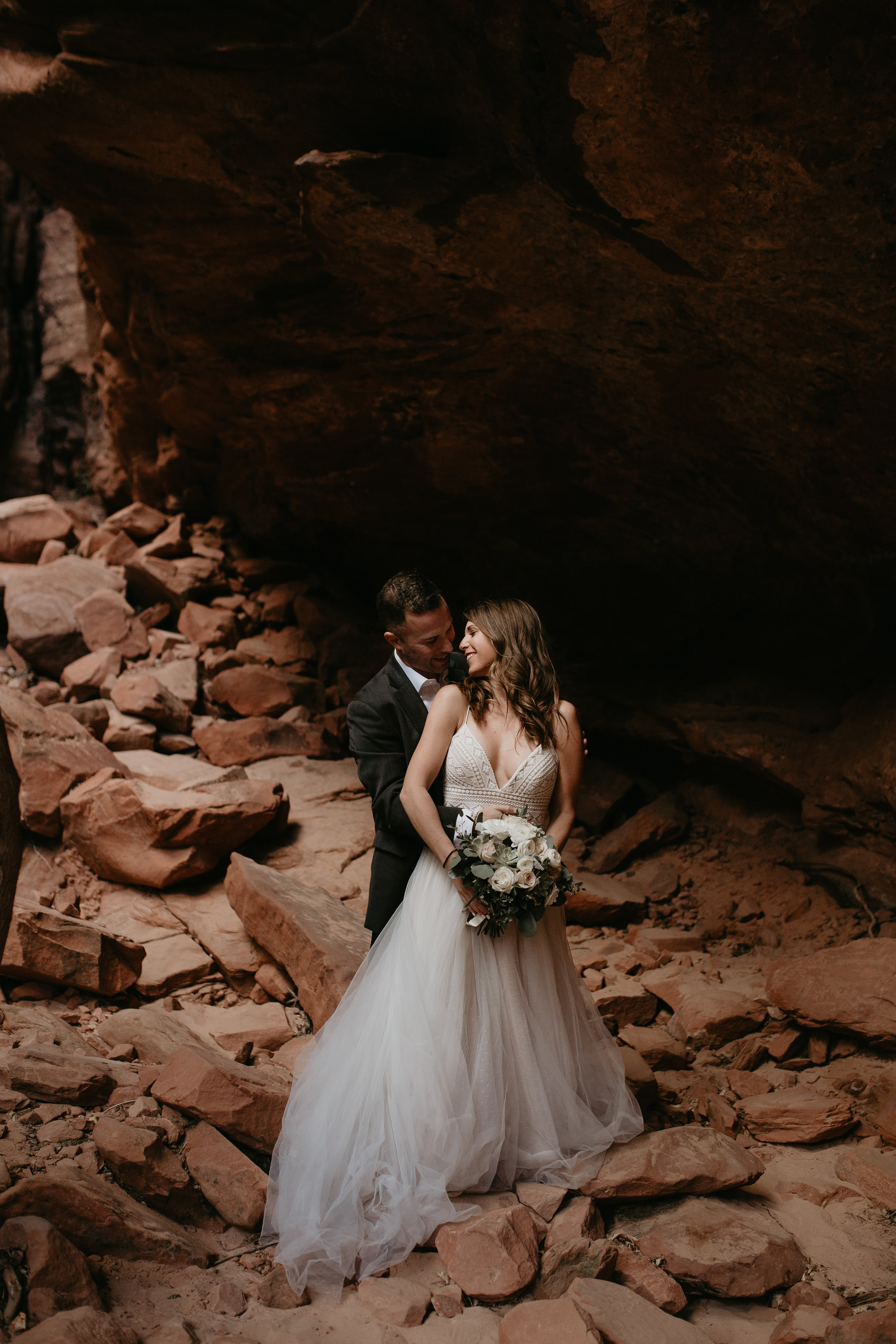 nicole-daacke-photography-zion-national-park-elopement-photographer-canyon-overlook-trail-elope-hiking-adventure-wedding-photos-fall-utah-red-rock-canyon-stgeorge-eloping-photographer-28.jpg