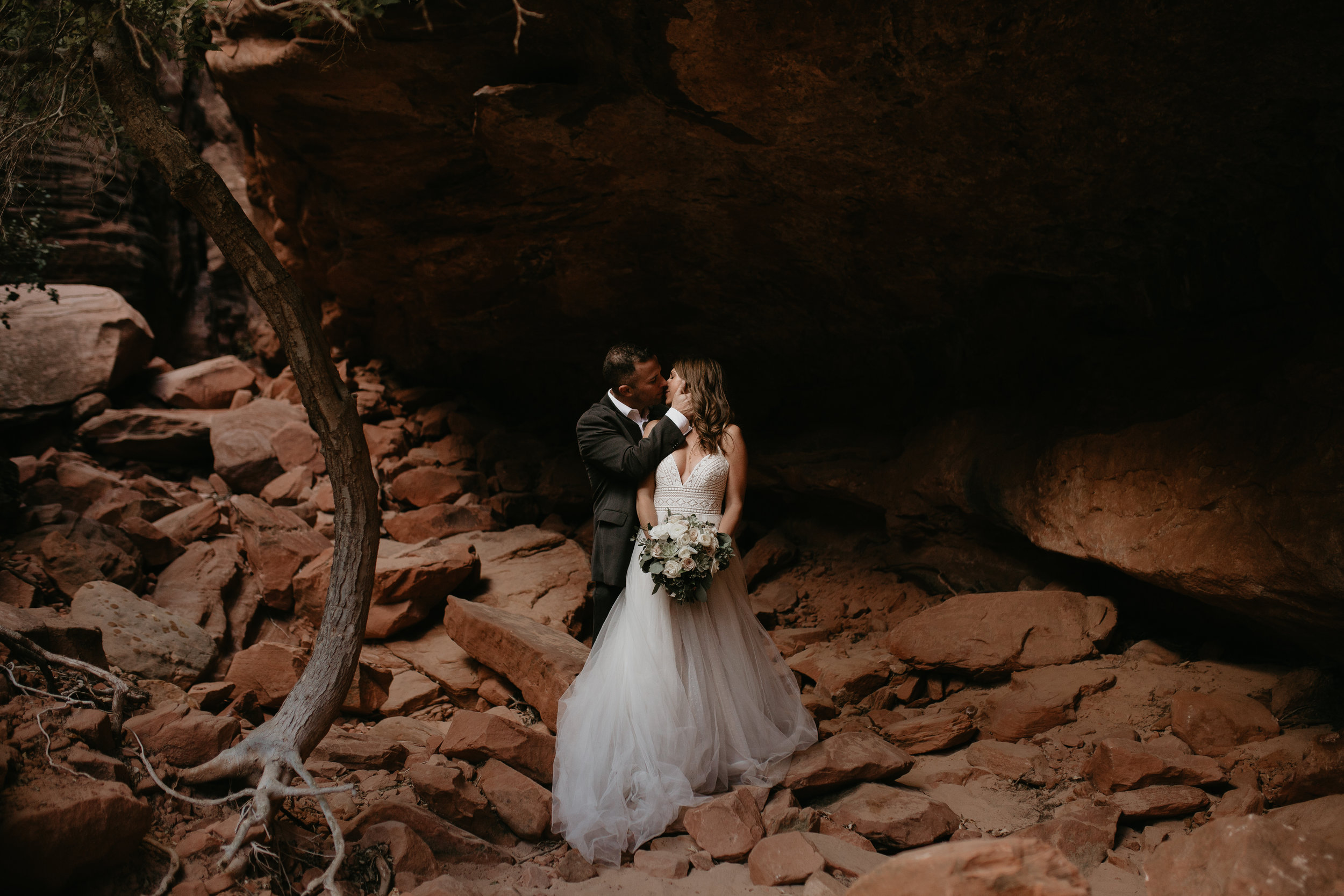 nicole-daacke-photography-zion-national-park-elopement-photographer-canyon-overlook-trail-elope-hiking-adventure-wedding-photos-fall-utah-red-rock-canyon-stgeorge-eloping-photographer-29.jpg