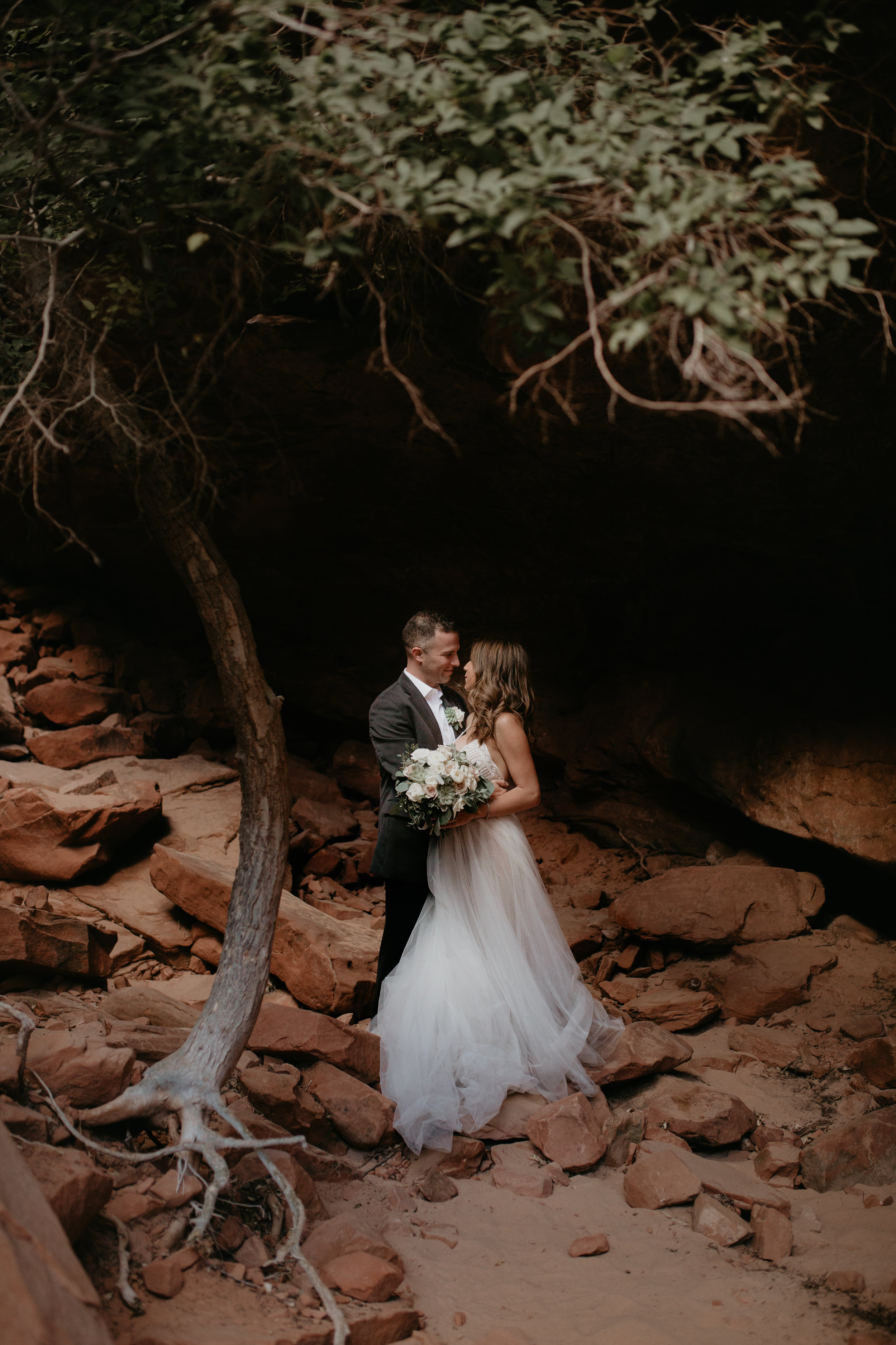 nicole-daacke-photography-zion-national-park-elopement-photographer-canyon-overlook-trail-elope-hiking-adventure-wedding-photos-fall-utah-red-rock-canyon-stgeorge-eloping-photographer-31.jpg
