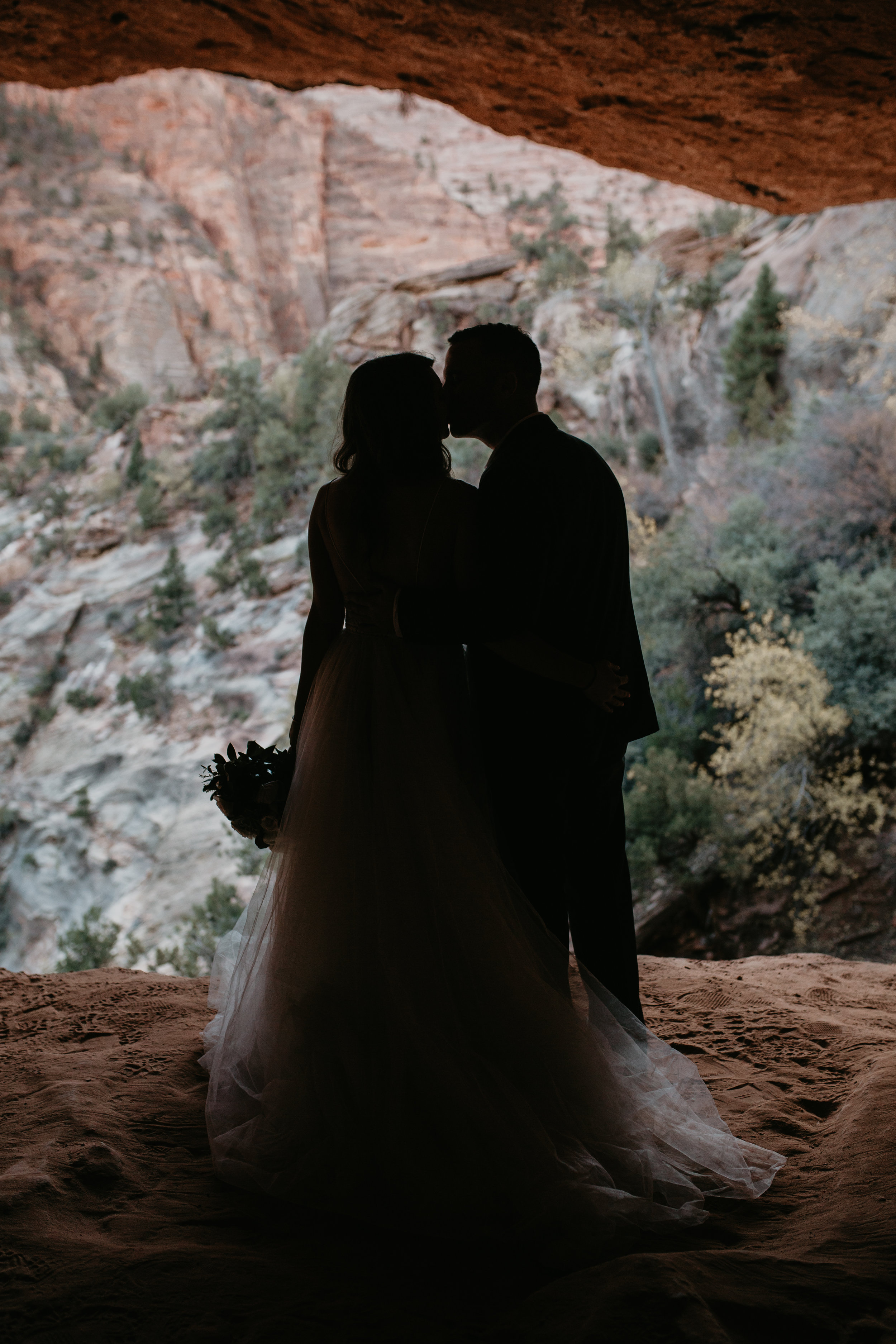 nicole-daacke-photography-zion-national-park-elopement-photographer-canyon-overlook-trail-elope-hiking-adventure-wedding-photos-fall-utah-red-rock-canyon-stgeorge-eloping-photographer-36.jpg