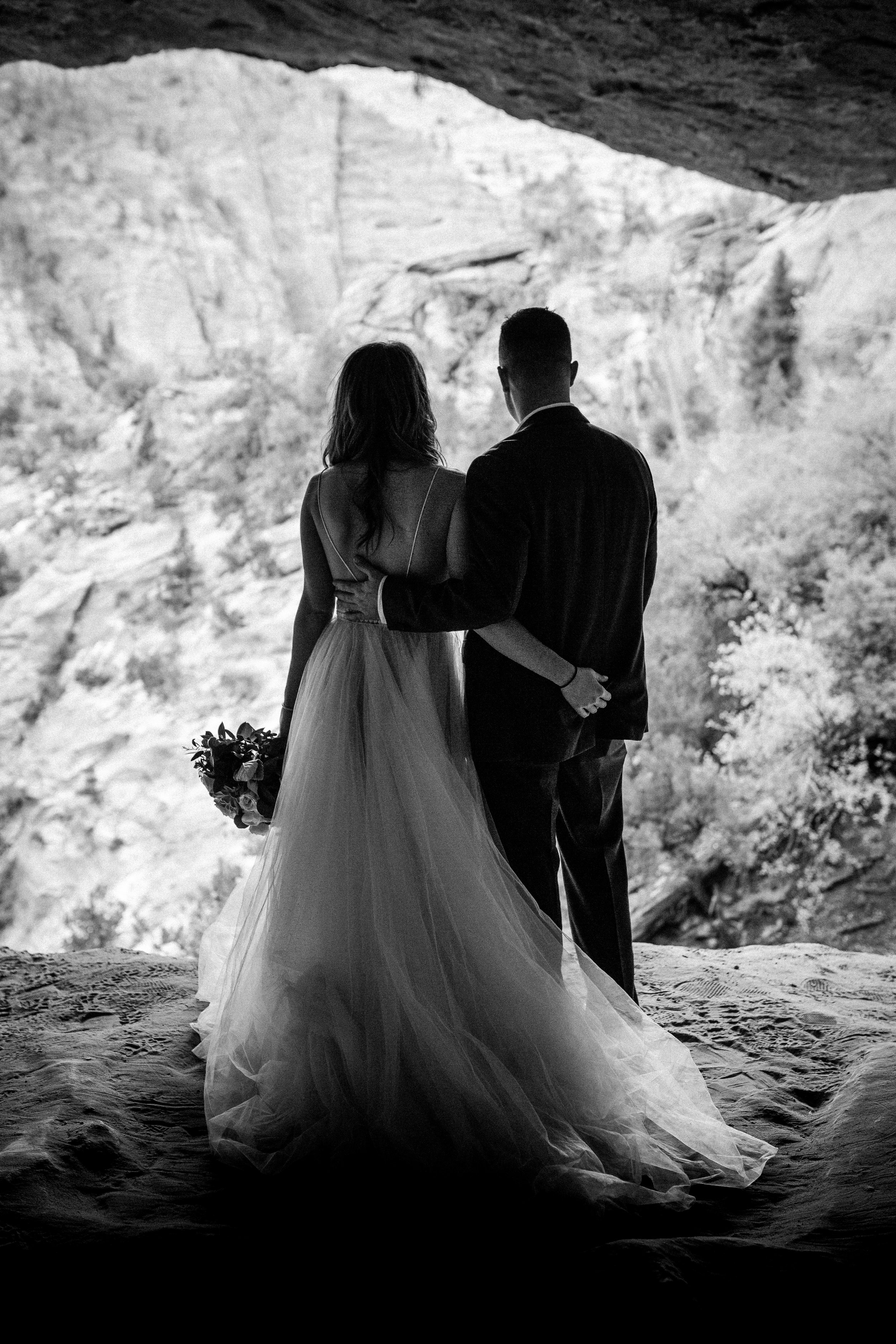 nicole-daacke-photography-zion-national-park-elopement-photographer-canyon-overlook-trail-elope-hiking-adventure-wedding-photos-fall-utah-red-rock-canyon-stgeorge-eloping-photographer-35.jpg