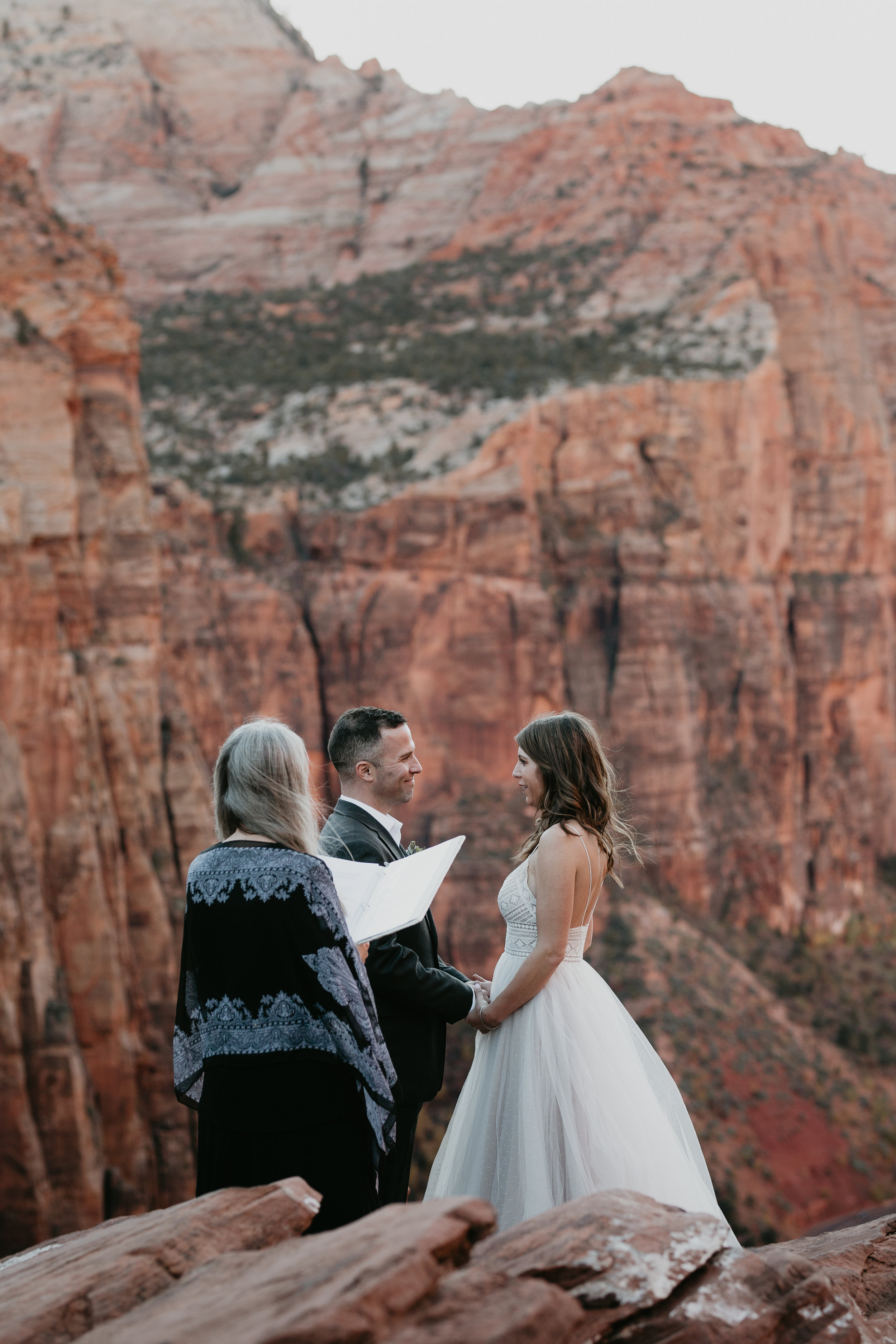 nicole-daacke-photography-zion-national-park-elopement-photographer-canyon-overlook-trail-elope-hiking-adventure-wedding-photos-fall-utah-red-rock-canyon-stgeorge-eloping-photographer-54.jpg