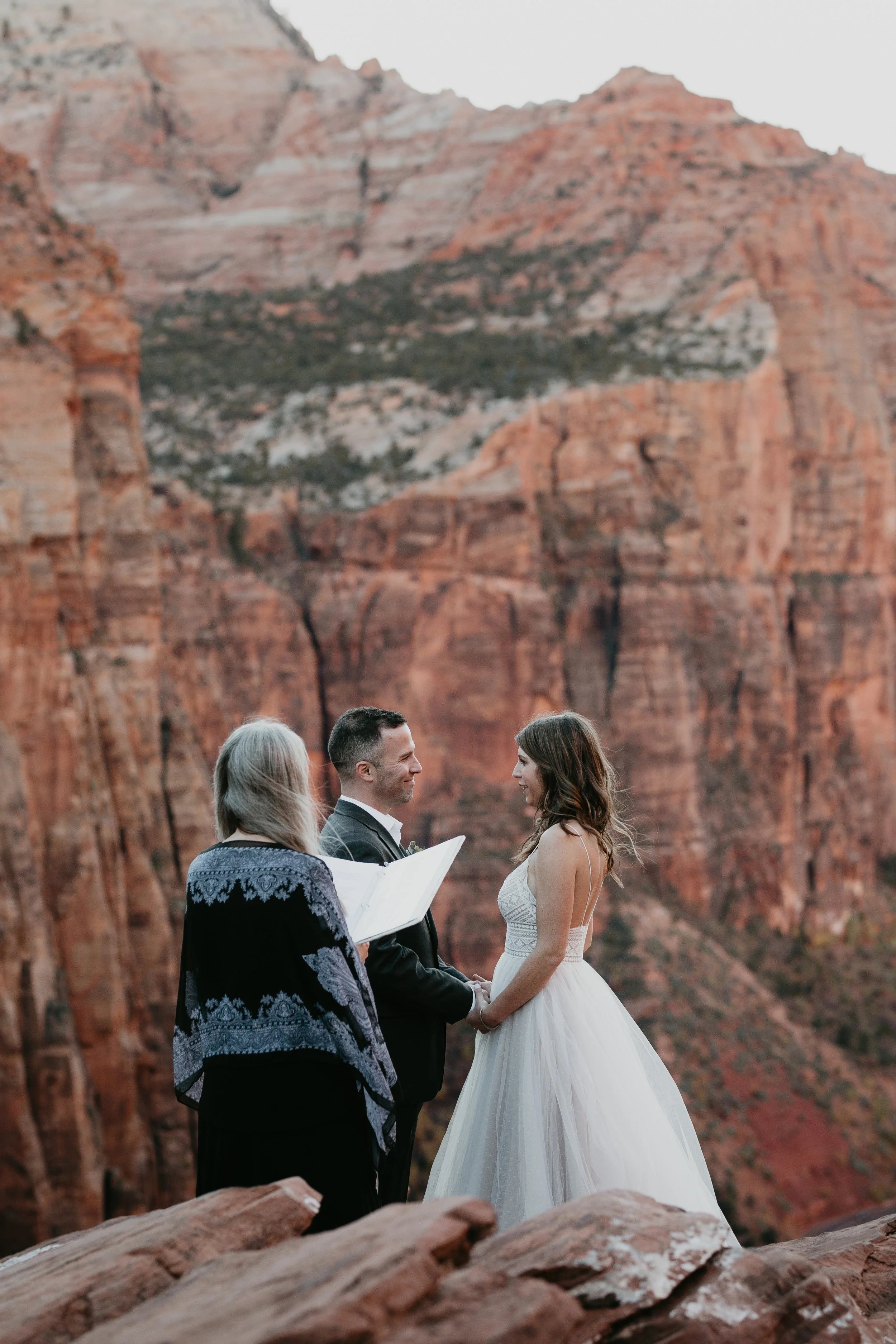 nicole-daacke-photography-zion-national-park-elopement-photographer-canyon-overlook-trail-elope-hiking-adventure-wedding-photos-fall-utah-red-rock-canyon-stgeorge-eloping-photographer-54.jpg