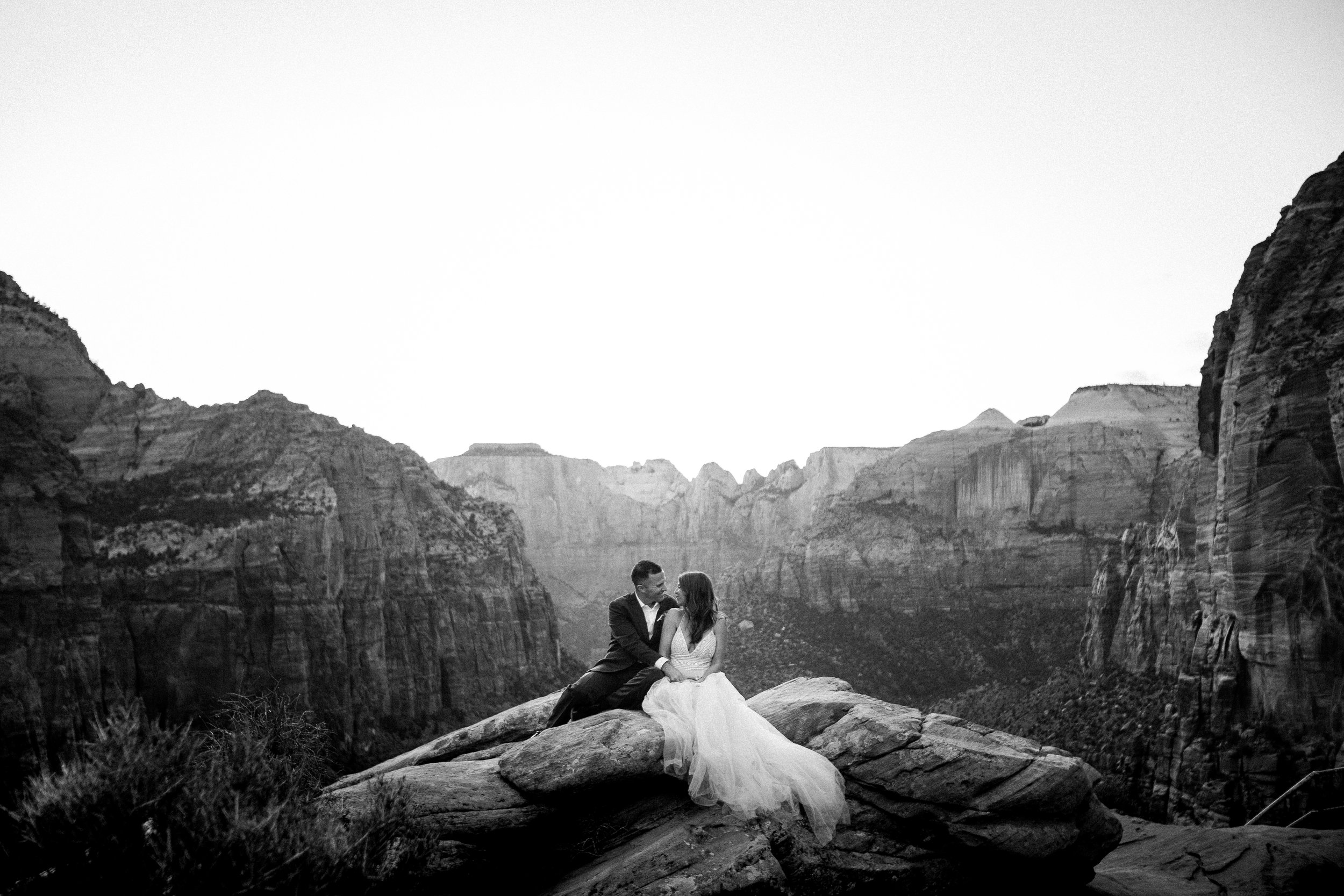 nicole-daacke-photography-zion-national-park-elopement-photographer-canyon-overlook-trail-elope-hiking-adventure-wedding-photos-fall-utah-red-rock-canyon-stgeorge-eloping-photographer-88.jpg