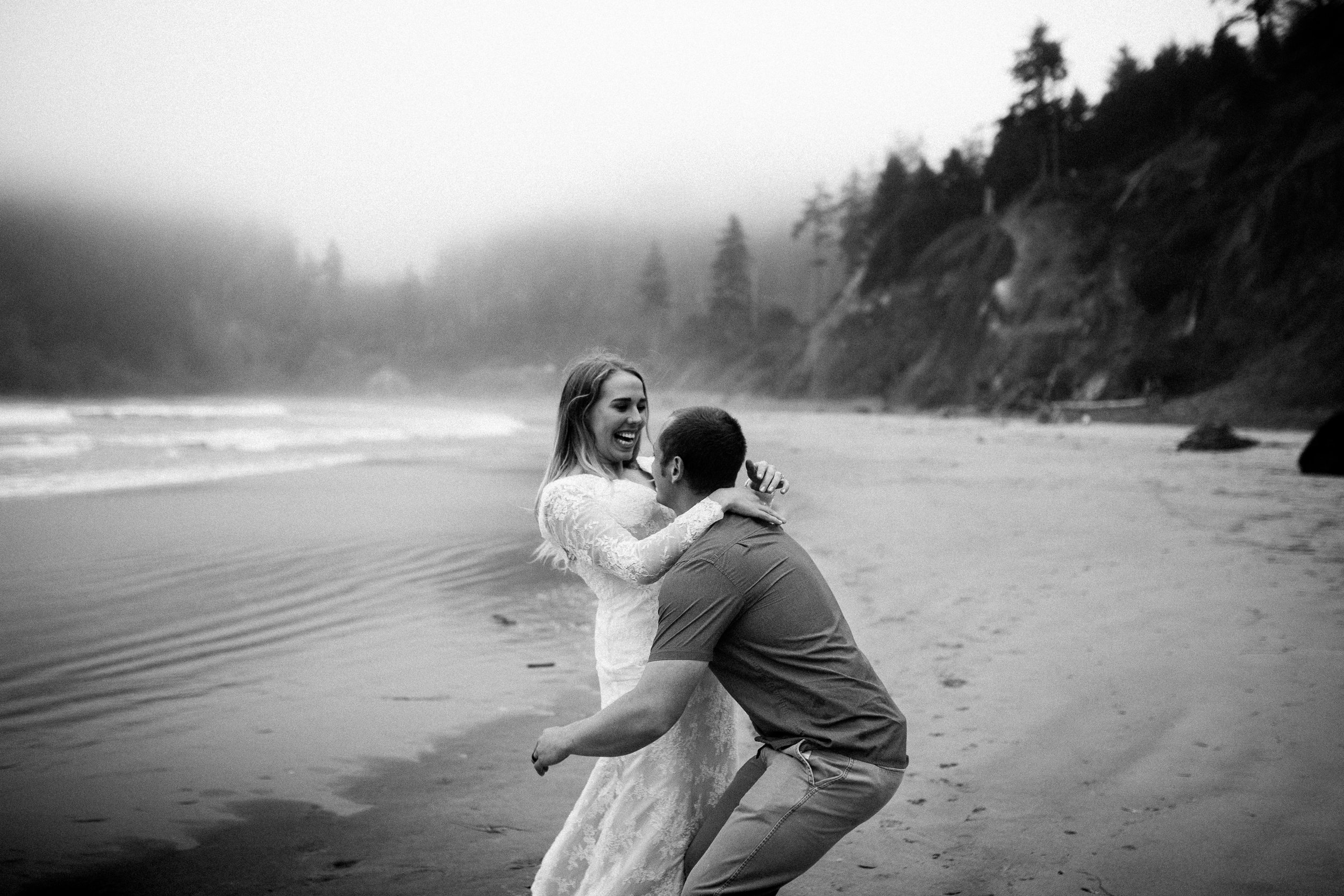 nicole-daacke-photography-ecola-state-park-oregon-elopement-bridal-photos-photographer-for-cannon-beach-elopement-oregon-coast-elopement-photographer-foggy-summer-elopement-cannon-beach-best-adventure-elopement-photographer-7062.jpg