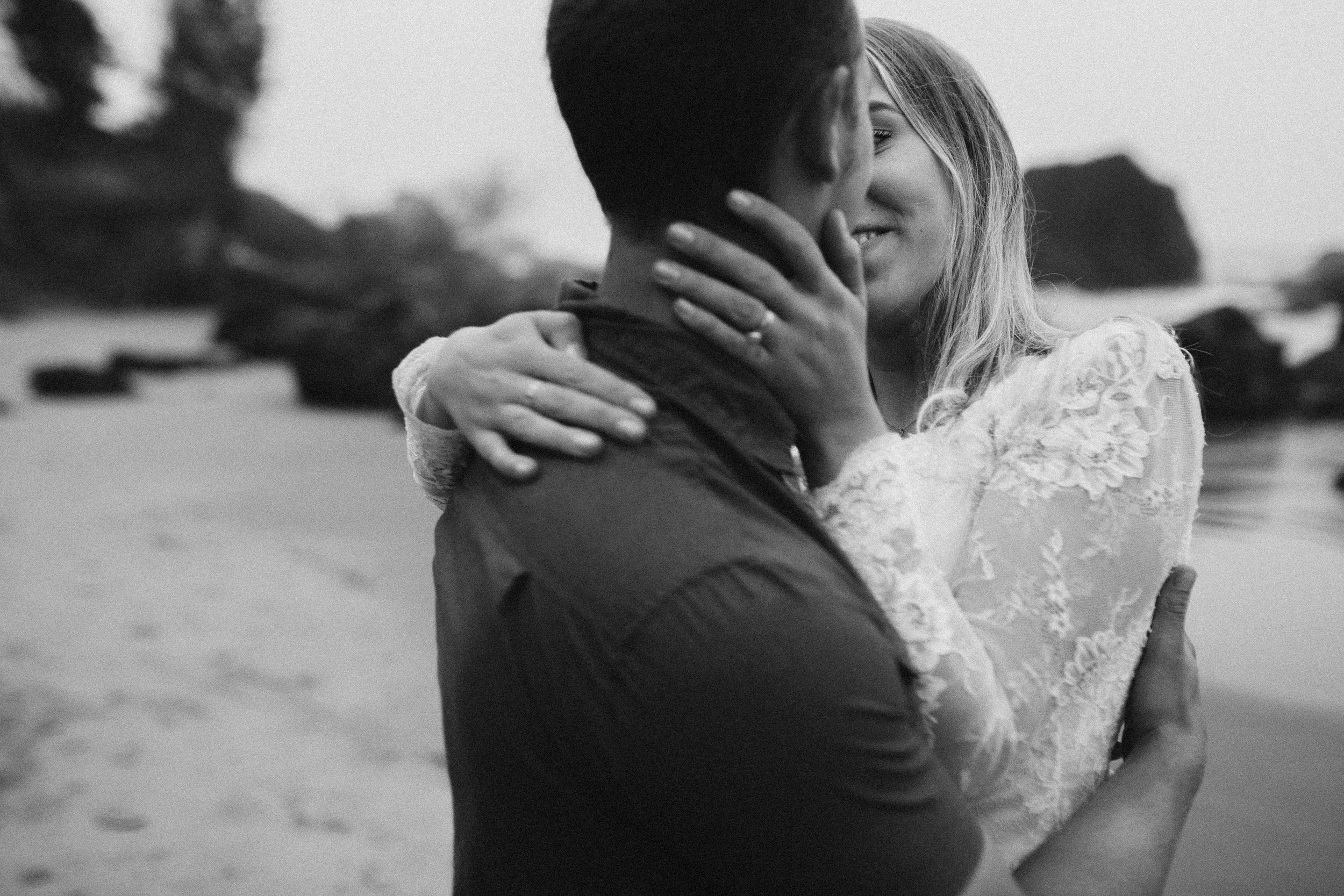 nicole-daacke-photography-ecola-state-park-oregon-elopement-bridal-photos-photographer-for-cannon-beach-elopement-oregon-coast-elopement-photographer-foggy-summer-elopement-cannon-beach-best-adventure-elopement-photographer-7112.jpg