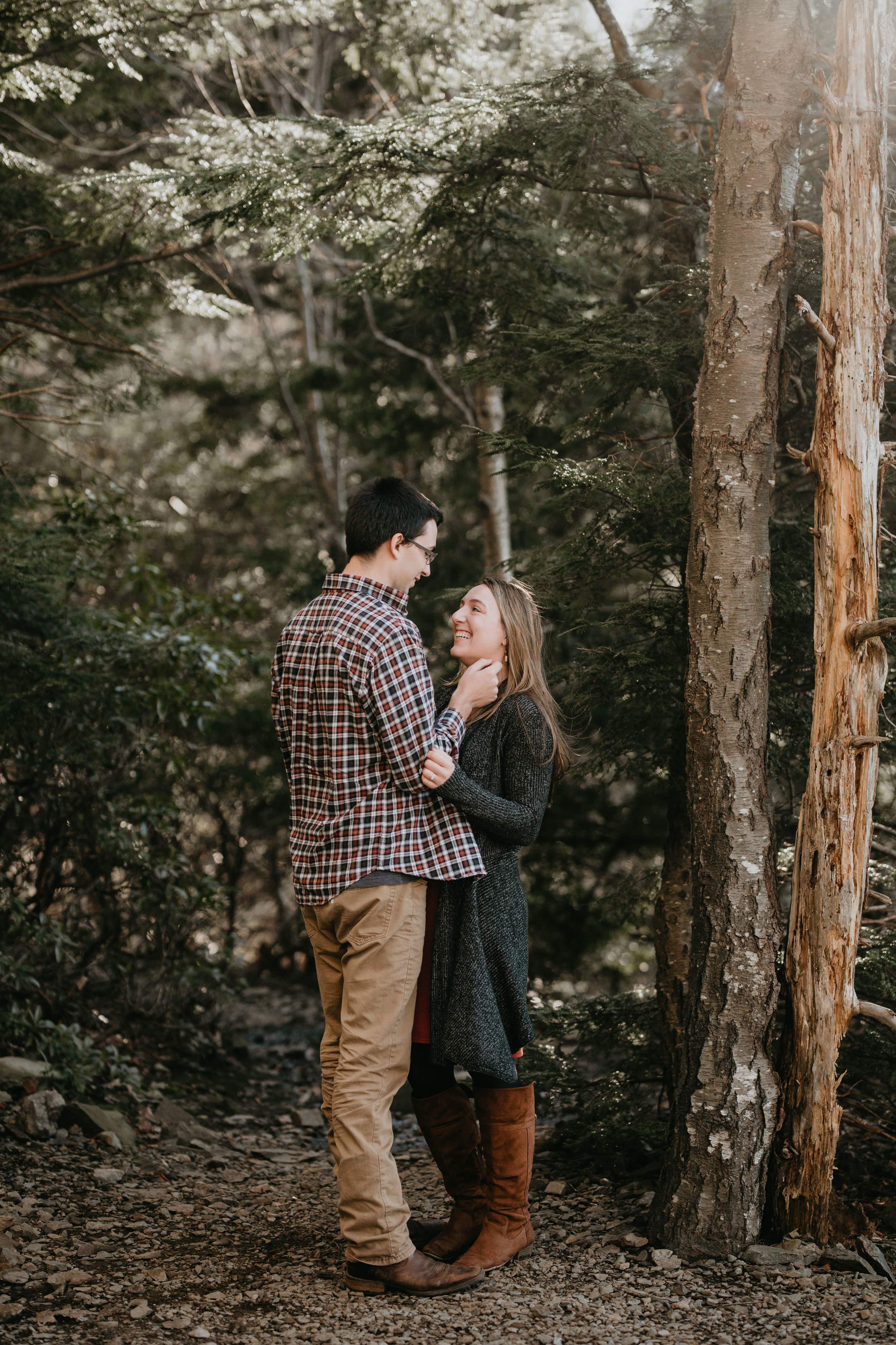 nicole-daacke-photography-shenandoah-national-park-adventure-engagement-session-with-fall-foliage-shenandoah-elopement-photographer-engagement-photos-in-virginia-charlottesville-national-park-adventure-elopement-photographer-3558.jpg