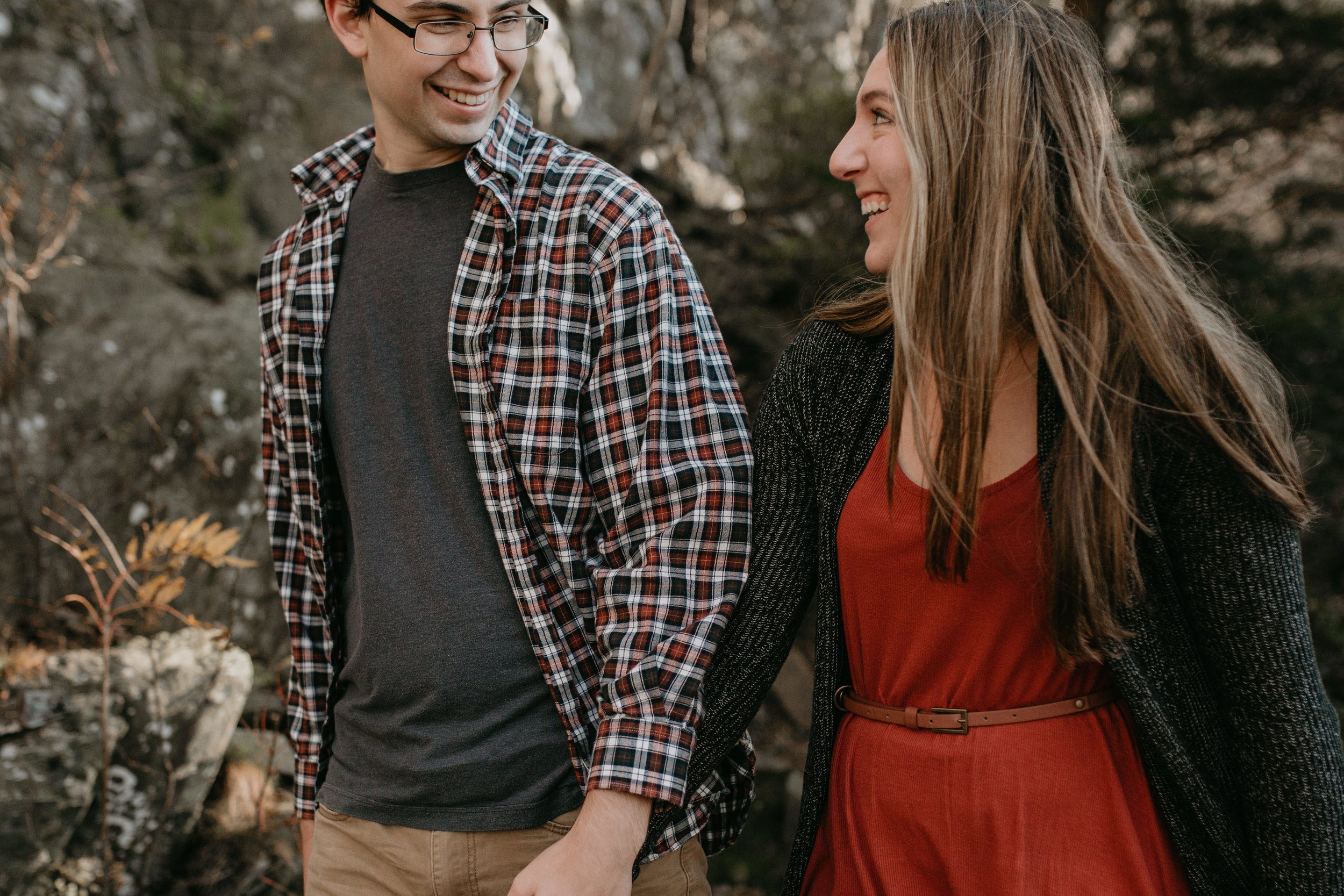 nicole-daacke-photography-shenandoah-national-park-adventure-engagement-session-with-fall-foliage-shenandoah-elopement-photographer-engagement-photos-in-virginia-charlottesville-national-park-adventure-elopement-photographer-3575.jpg