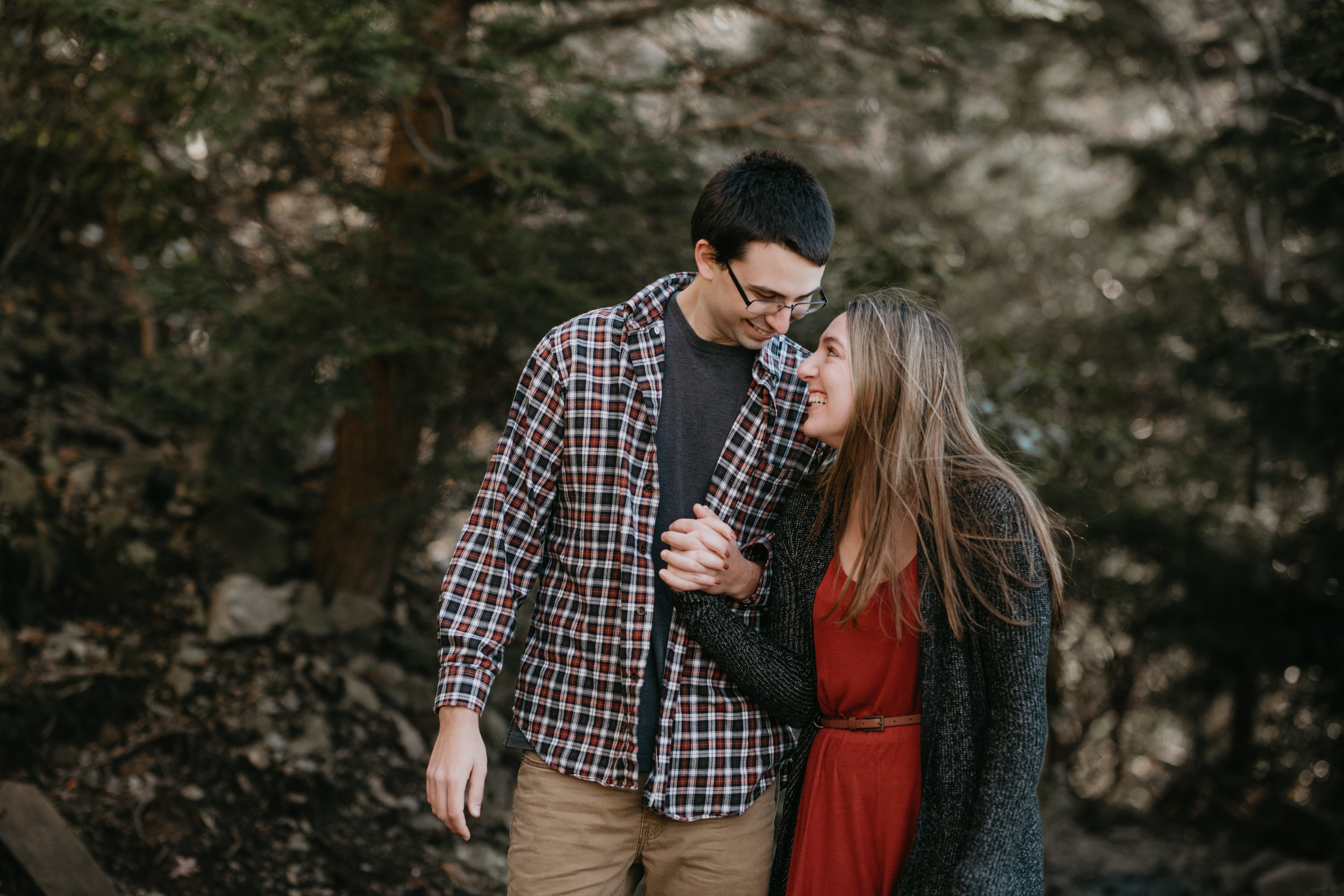 nicole-daacke-photography-shenandoah-national-park-adventure-engagement-session-with-fall-foliage-shenandoah-elopement-photographer-engagement-photos-in-virginia-charlottesville-national-park-adventure-elopement-photographer-3579.jpg