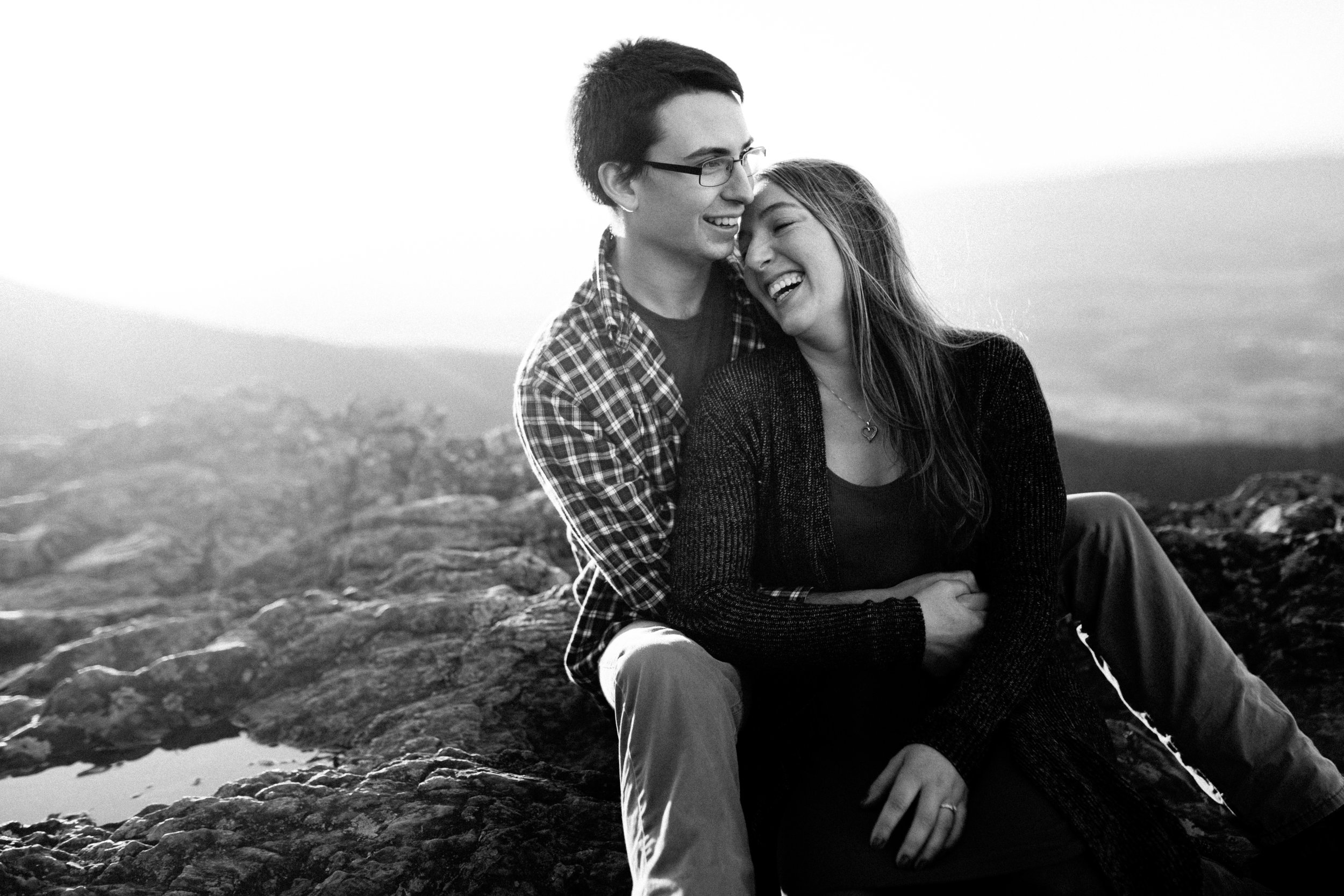 nicole-daacke-photography-shenandoah-national-park-adventure-engagement-session-with-fall-foliage-shenandoah-elopement-photographer-engagement-photos-in-virginia-charlottesville-national-park-adventure-elopement-photographer-3835.jpg