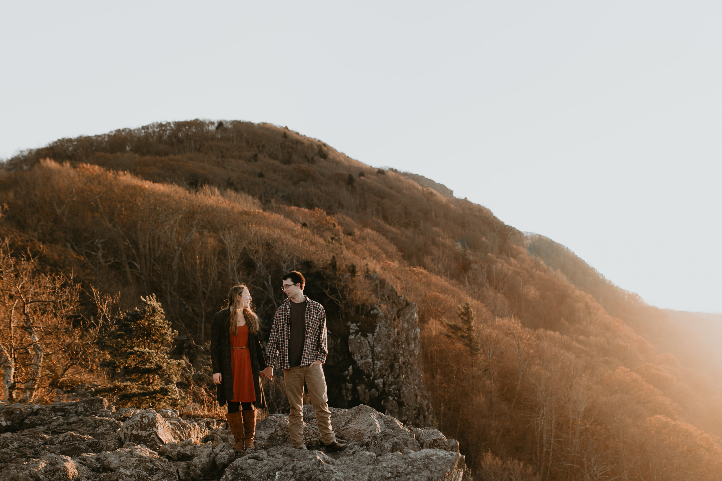 nicole-daacke-photography-shenandoah-national-park-adventure-engagement-session-with-fall-foliage-shenandoah-elopement-photographer-engagement-photos-in-virginia-charlottesville-national-park-adventure-elopement-photographer-3912.jpg