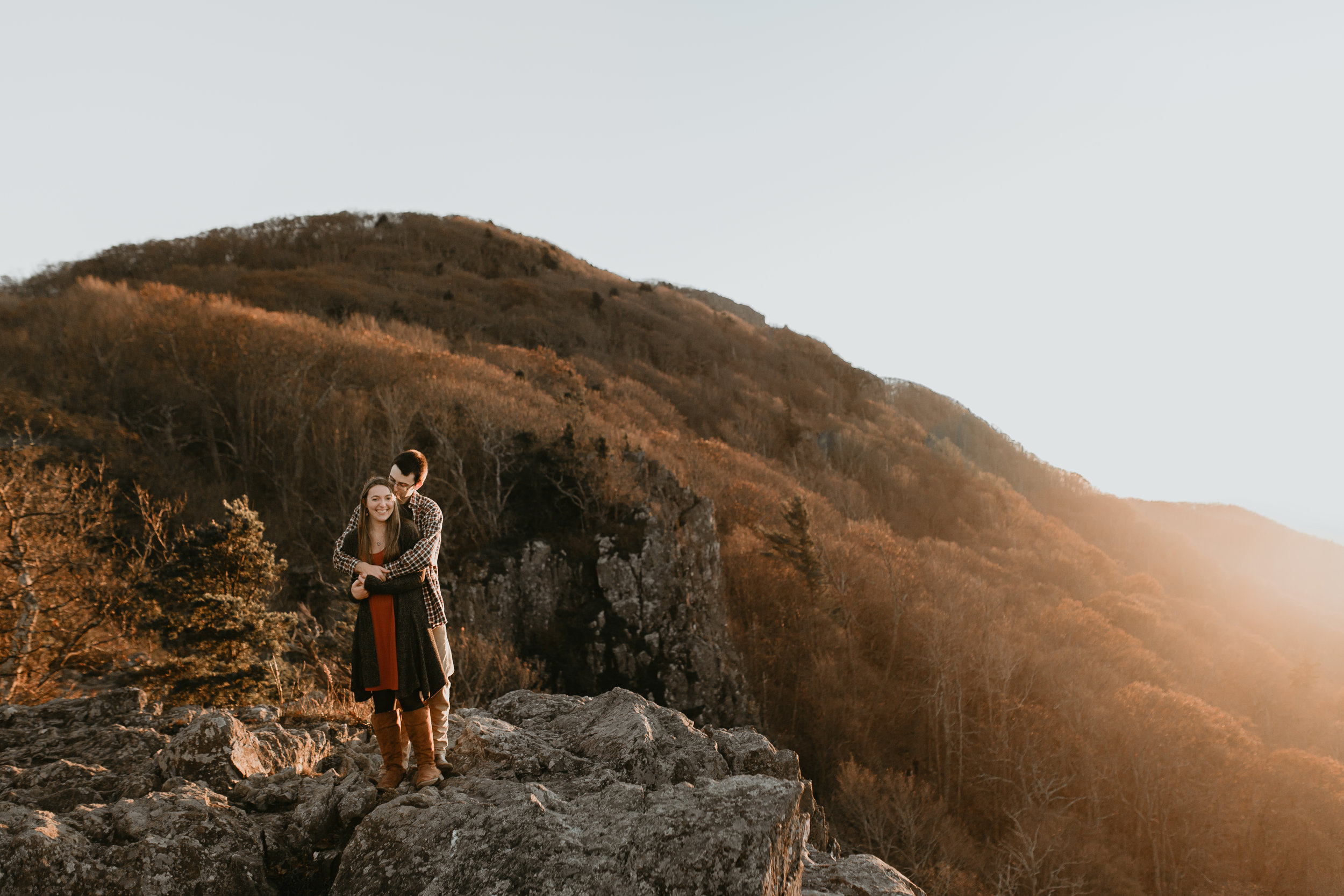 nicole-daacke-photography-shenandoah-national-park-adventure-engagement-session-with-fall-foliage-shenandoah-elopement-photographer-engagement-photos-in-virginia-charlottesville-national-park-adventure-elopement-photographer-3919.jpg
