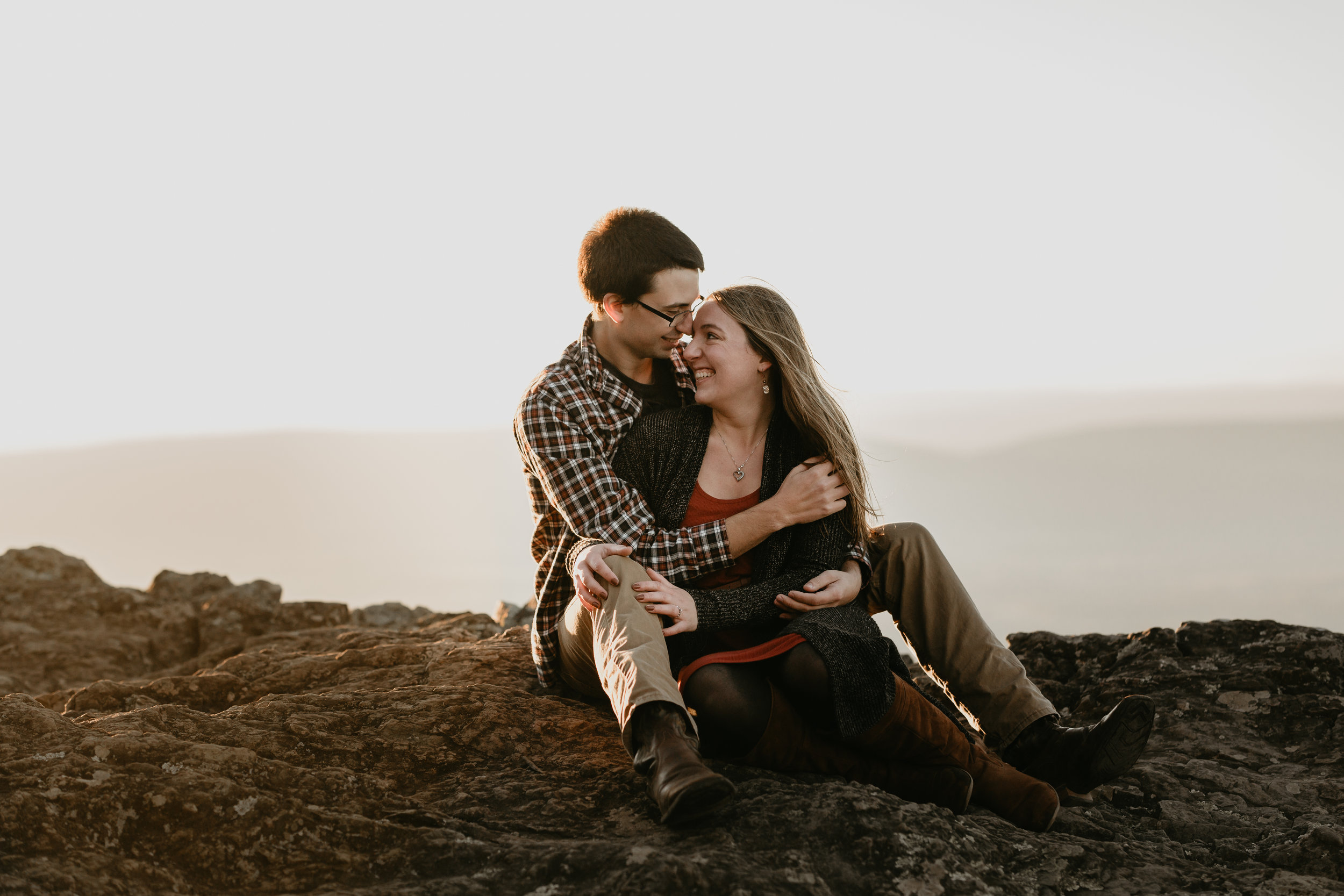 nicole-daacke-photography-shenandoah-national-park-adventure-engagement-session-with-fall-foliage-shenandoah-elopement-photographer-engagement-photos-in-virginia-charlottesville-national-park-adventure-elopement-photographer-3930.jpg