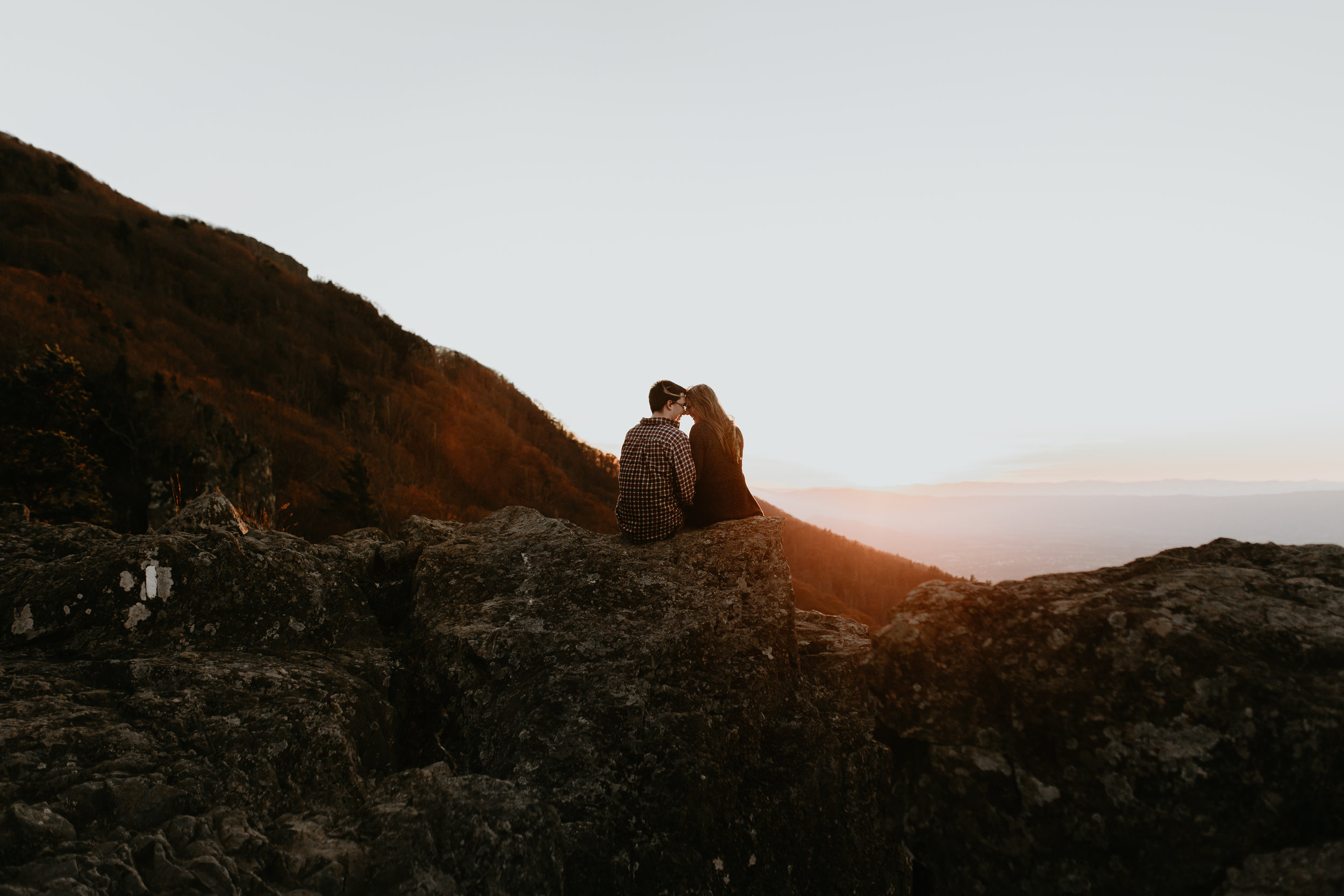 nicole-daacke-photography-shenandoah-national-park-adventure-engagement-session-with-fall-foliage-shenandoah-elopement-photographer-engagement-photos-in-virginia-charlottesville-national-park-adventure-elopement-photographer-3934.jpg