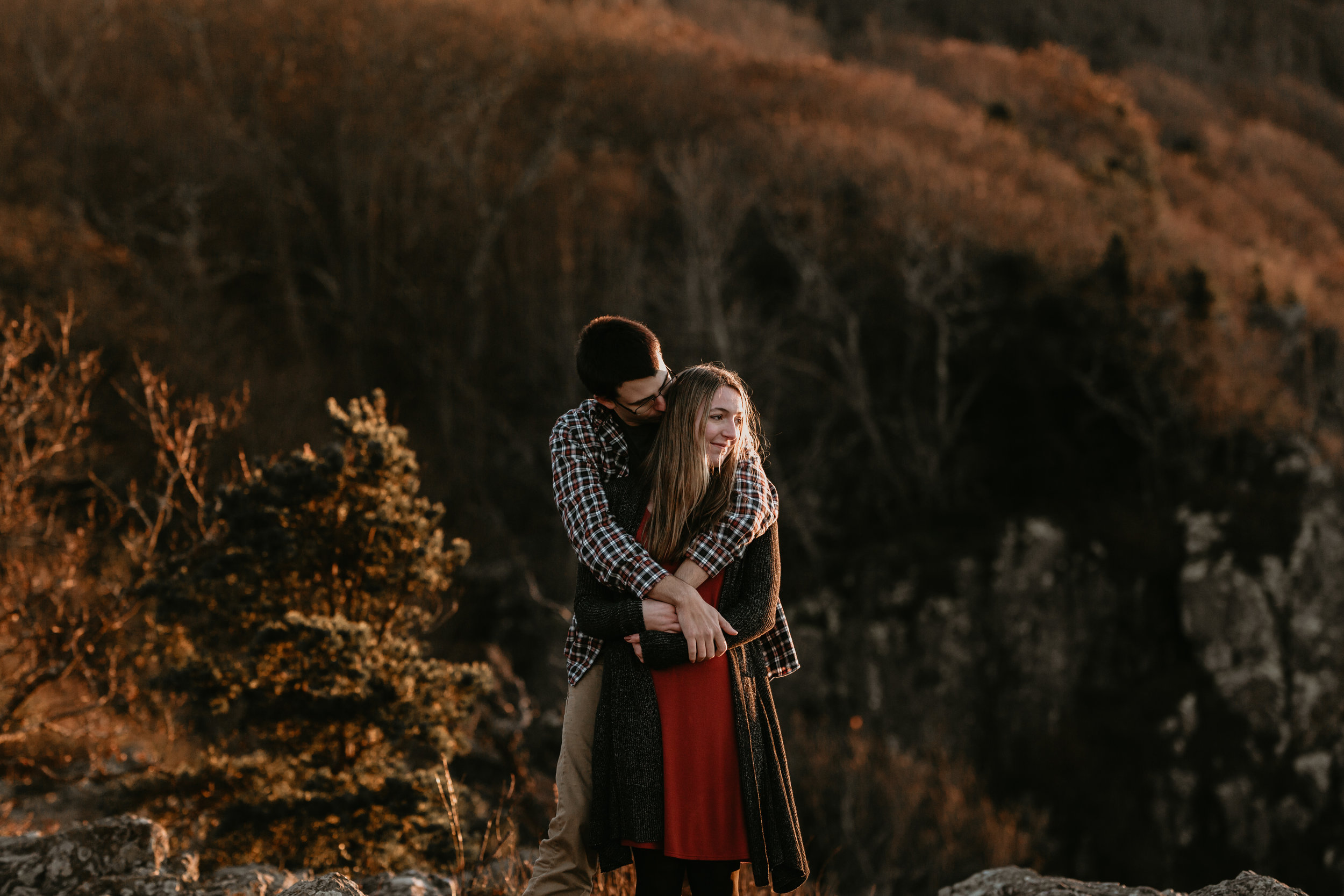 nicole-daacke-photography-shenandoah-national-park-adventure-engagement-session-with-fall-foliage-shenandoah-elopement-photographer-engagement-photos-in-virginia-charlottesville-national-park-adventure-elopement-photographer-3966.jpg