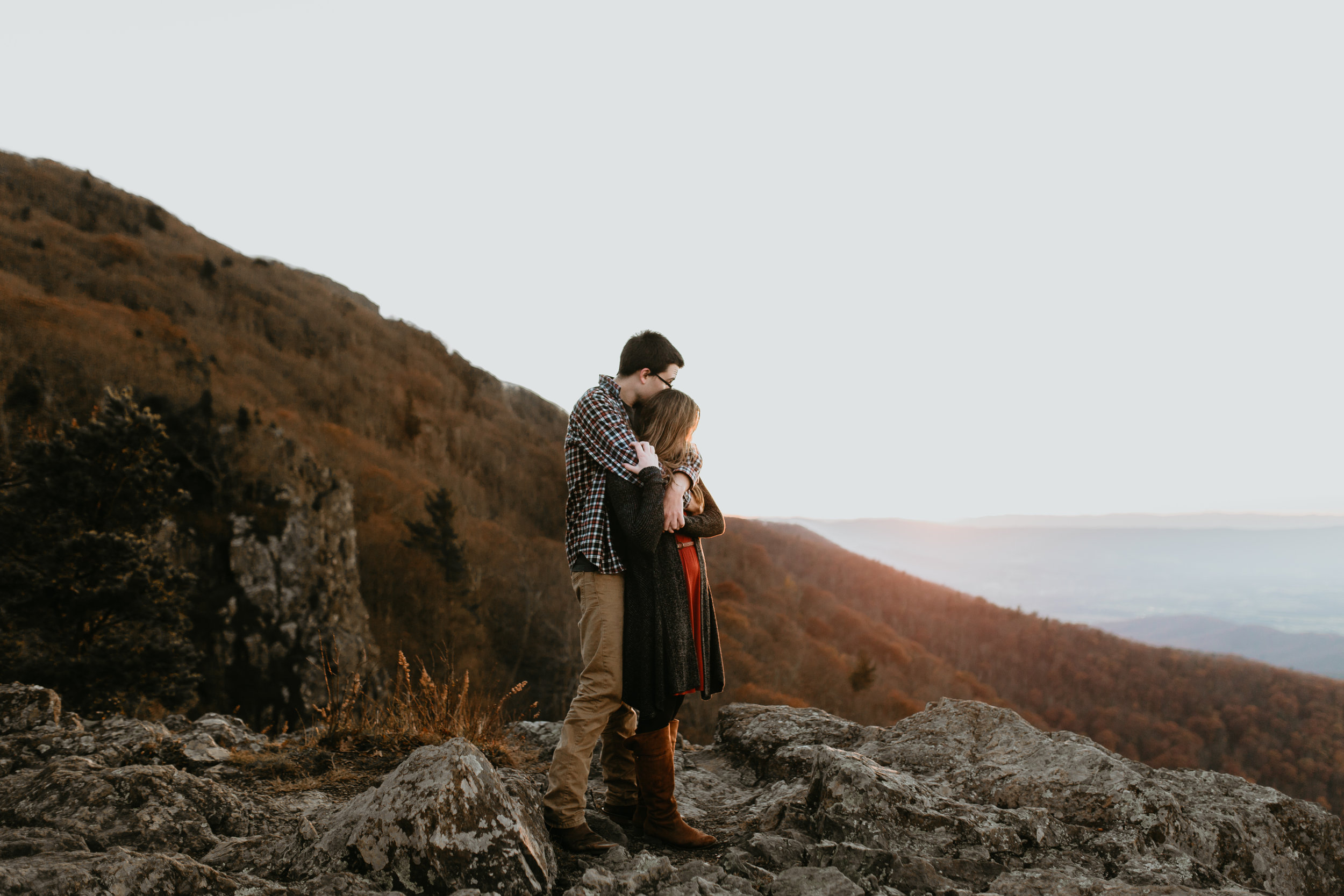 nicole-daacke-photography-shenandoah-national-park-adventure-engagement-session-with-fall-foliage-shenandoah-elopement-photographer-engagement-photos-in-virginia-charlottesville-national-park-adventure-elopement-photographer-3980.jpg