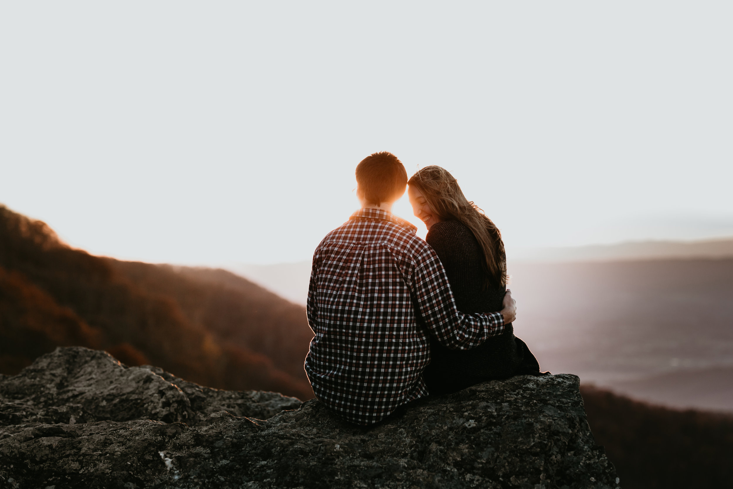 nicole-daacke-photography-shenandoah-national-park-adventure-engagement-session-with-fall-foliage-shenandoah-elopement-photographer-engagement-photos-in-virginia-charlottesville-national-park-adventure-elopement-photographer-4000.jpg