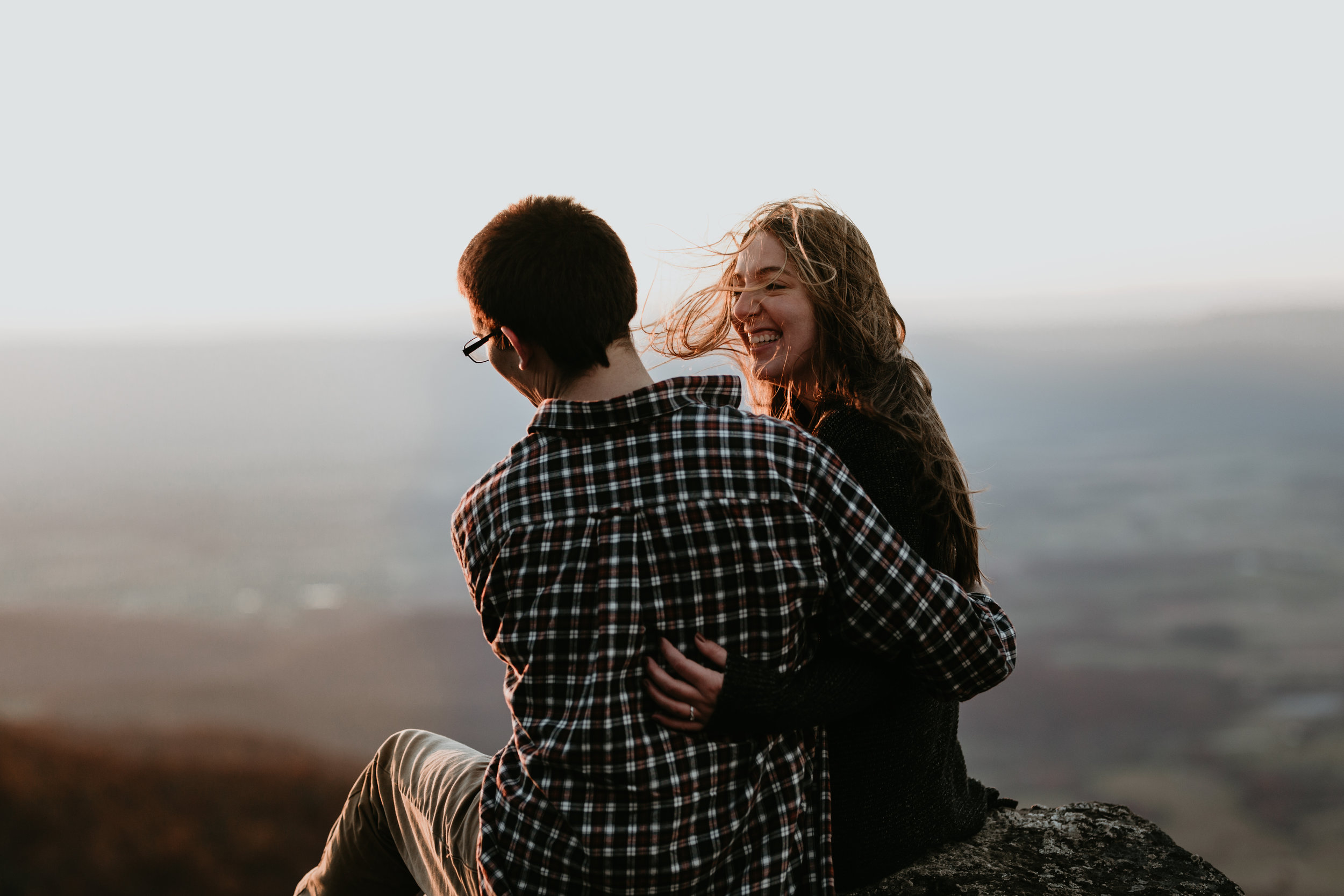 nicole-daacke-photography-shenandoah-national-park-adventure-engagement-session-with-fall-foliage-shenandoah-elopement-photographer-engagement-photos-in-virginia-charlottesville-national-park-adventure-elopement-photographer-4025.jpg