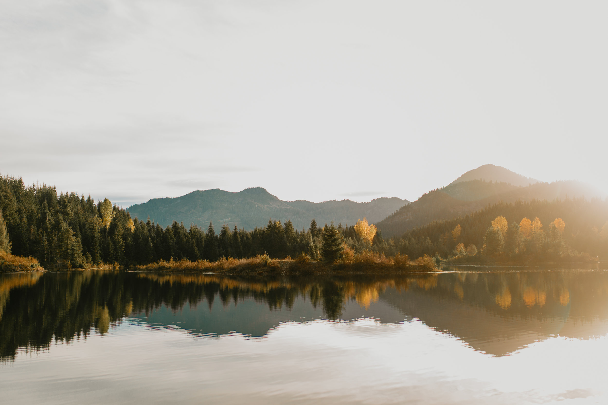 nicole-daacke-photography-mountain-view-elopement-at-gold-creek-pond-snoqualmie-washington-wa-elopement-photographer-photography-adventure-elopement-in-washington-fall-lakeside-golden-sunset-boho-fun-bride-0309.jpg