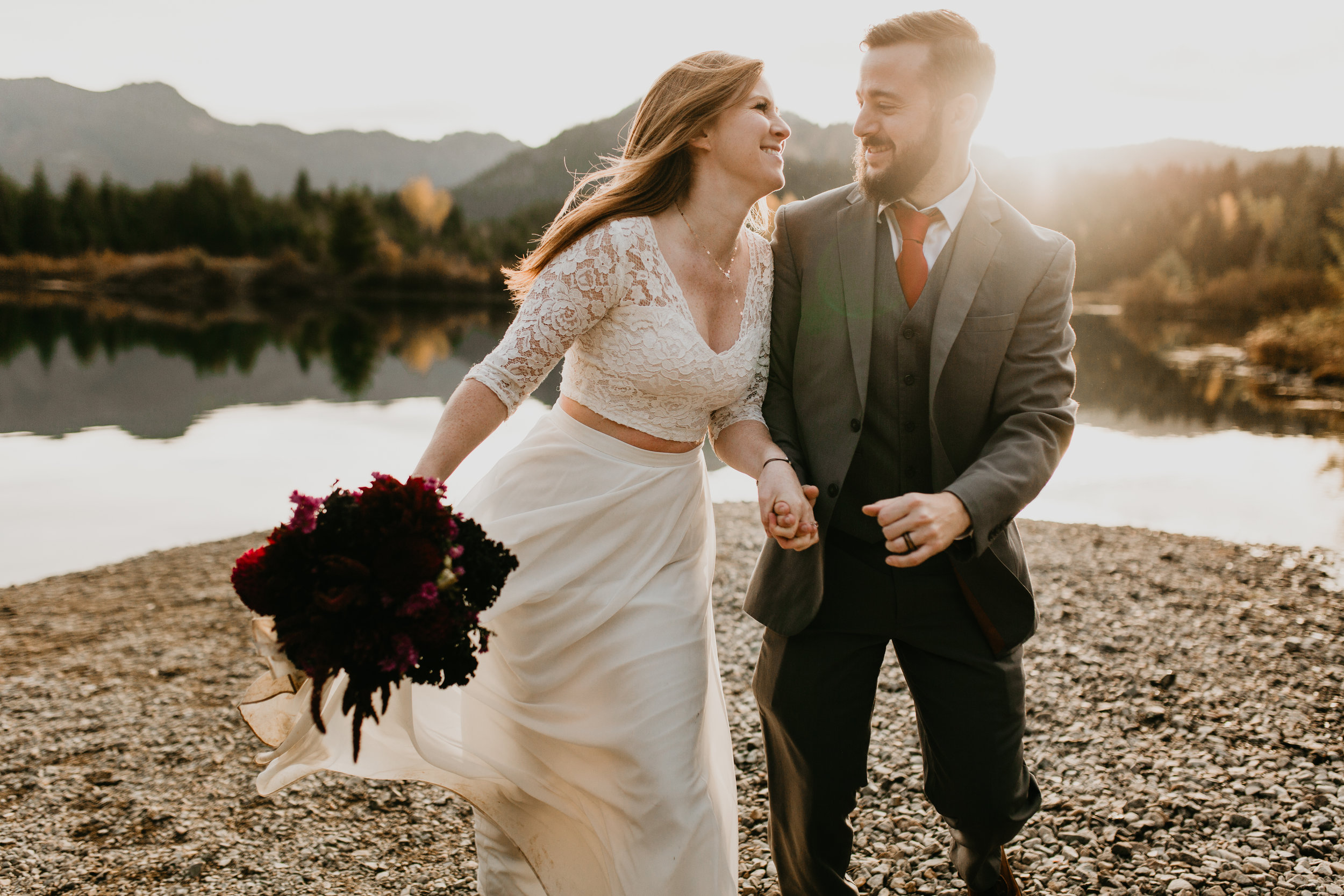 nicole-daacke-photography-mountain-view-elopement-at-gold-creek-pond-snoqualmie-washington-wa-elopement-photographer-photography-adventure-elopement-in-washington-fall-lakeside-golden-sunset-boho-fun-bride-0421.jpg