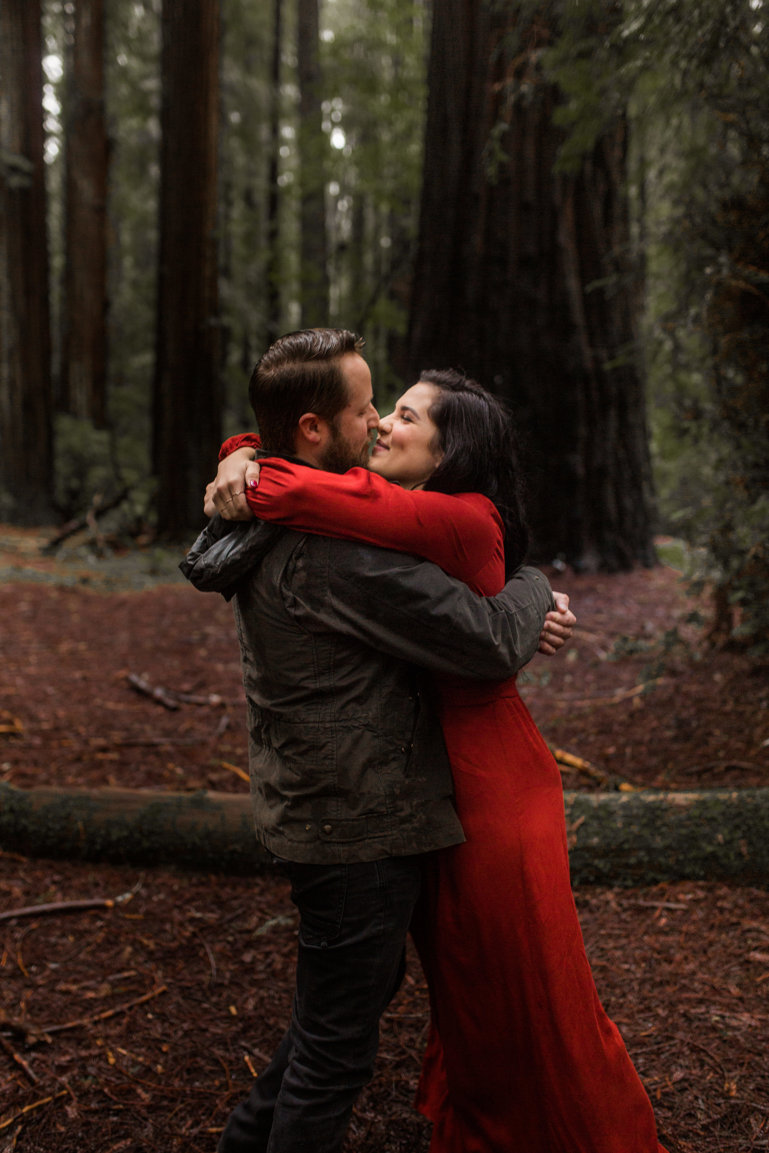 nicole-daacke-photography-redwoods-national-park-forest-rainy-foggy-adventure-engagement-session-humboldt-county-old-growth-redwood-tree-elopement-intimate-wedding-photographer-35.jpg