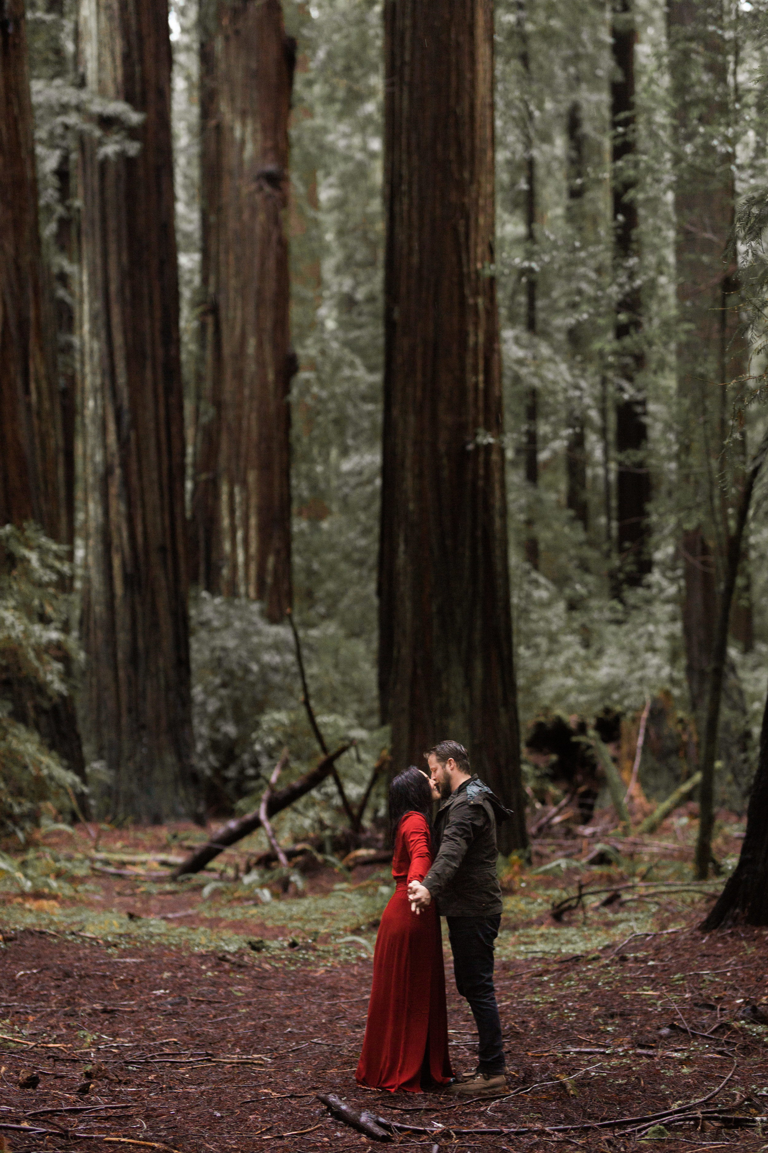 nicole-daacke-photography-redwoods-national-park-forest-rainy-foggy-adventure-engagement-session-humboldt-county-old-growth-redwood-tree-elopement-intimate-wedding-photographer-38.jpg