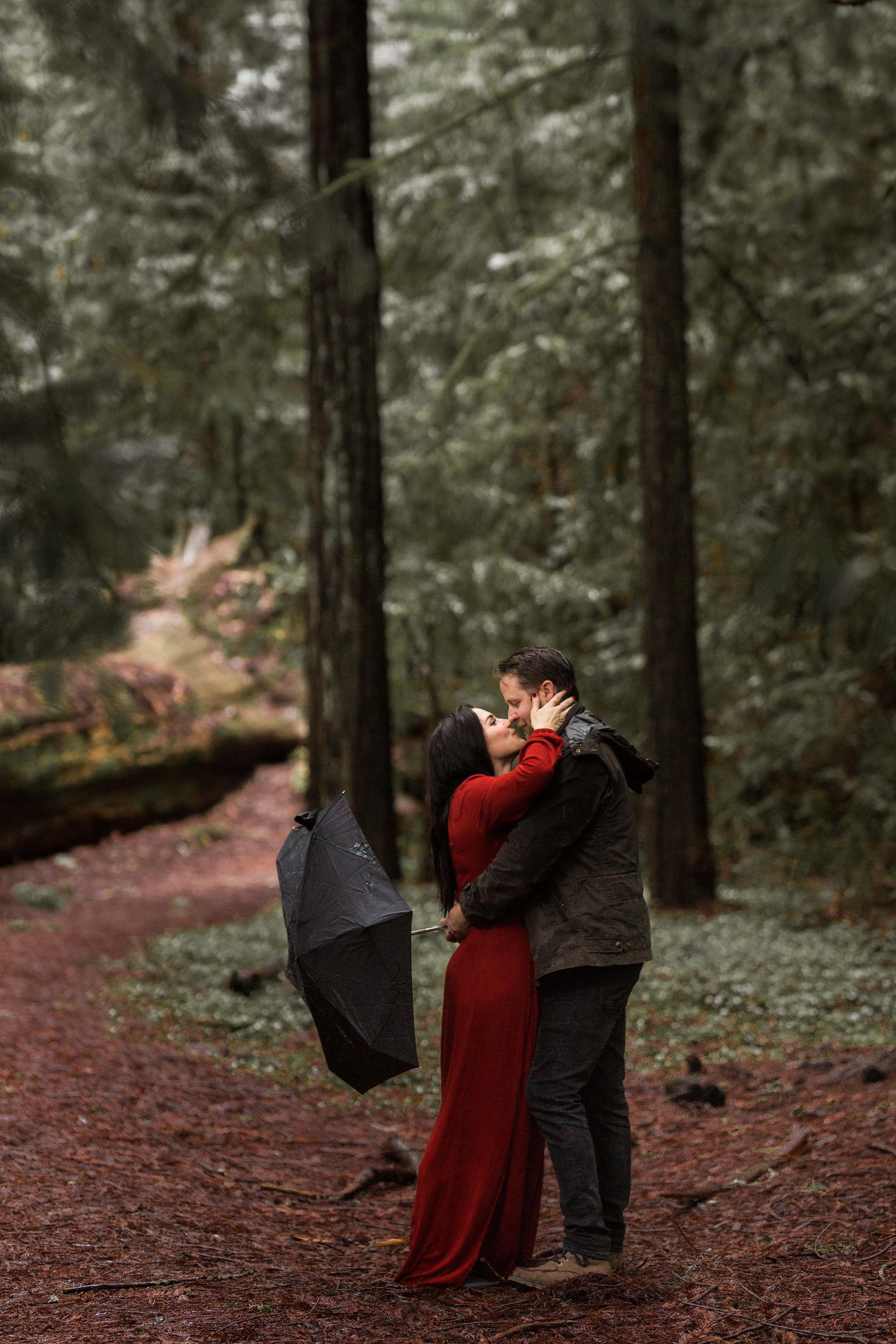 nicole-daacke-photography-redwoods-national-park-forest-rainy-foggy-adventure-engagement-session-humboldt-county-old-growth-redwood-tree-elopement-intimate-wedding-photographer-41.jpg