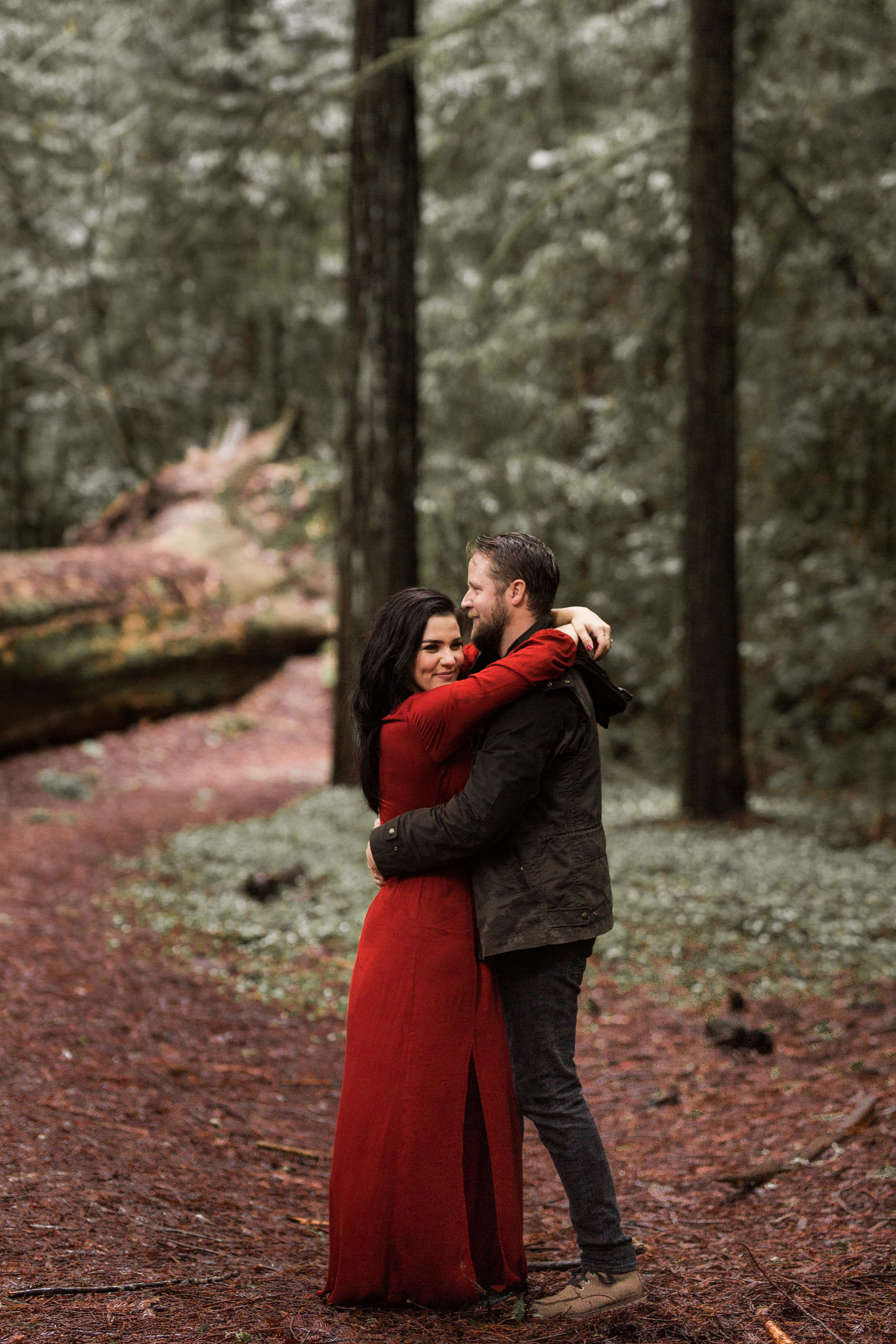 nicole-daacke-photography-redwoods-national-park-forest-rainy-foggy-adventure-engagement-session-humboldt-county-old-growth-redwood-tree-elopement-intimate-wedding-photographer-43.jpg