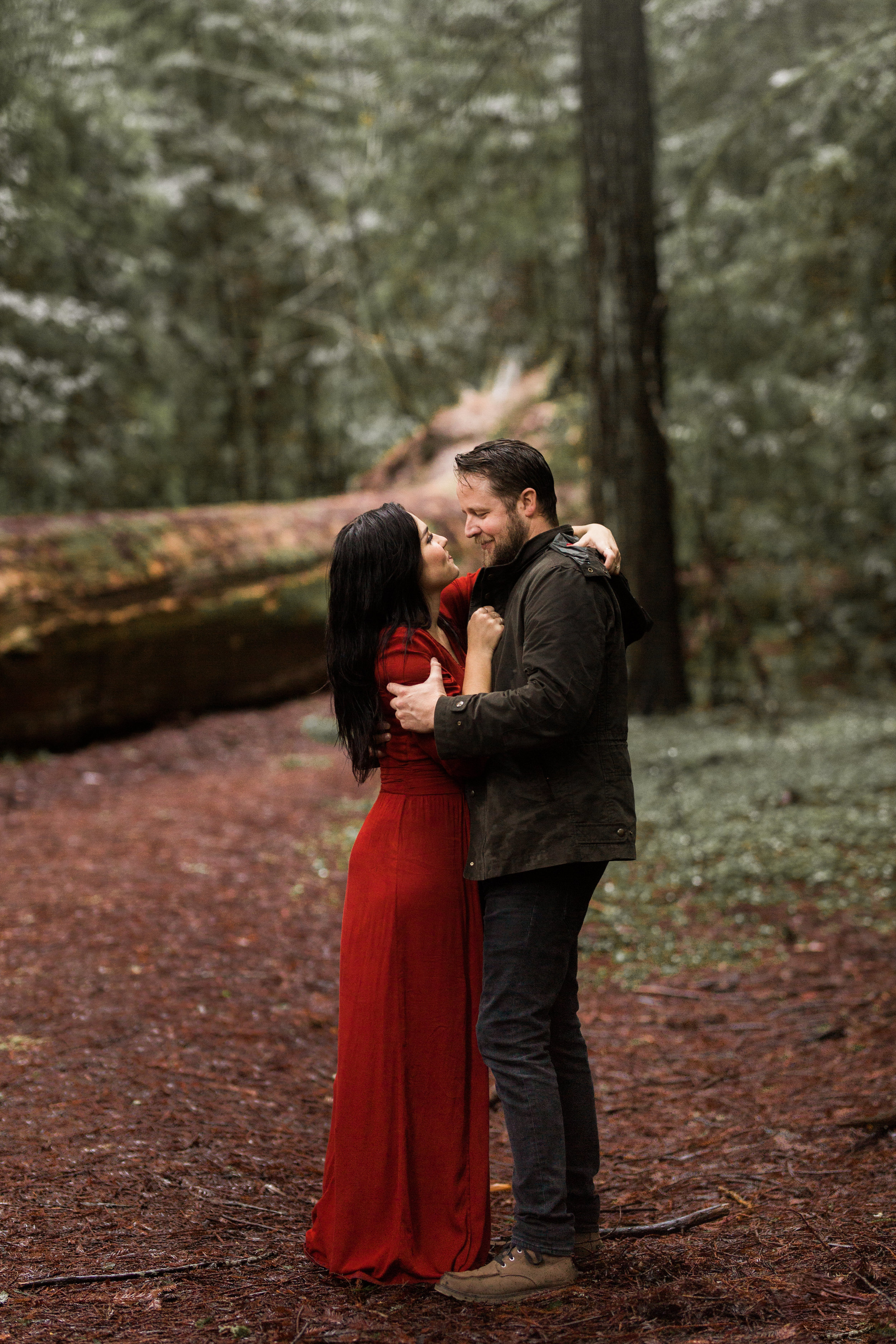 nicole-daacke-photography-redwoods-national-park-forest-rainy-foggy-adventure-engagement-session-humboldt-county-old-growth-redwood-tree-elopement-intimate-wedding-photographer-44.jpg