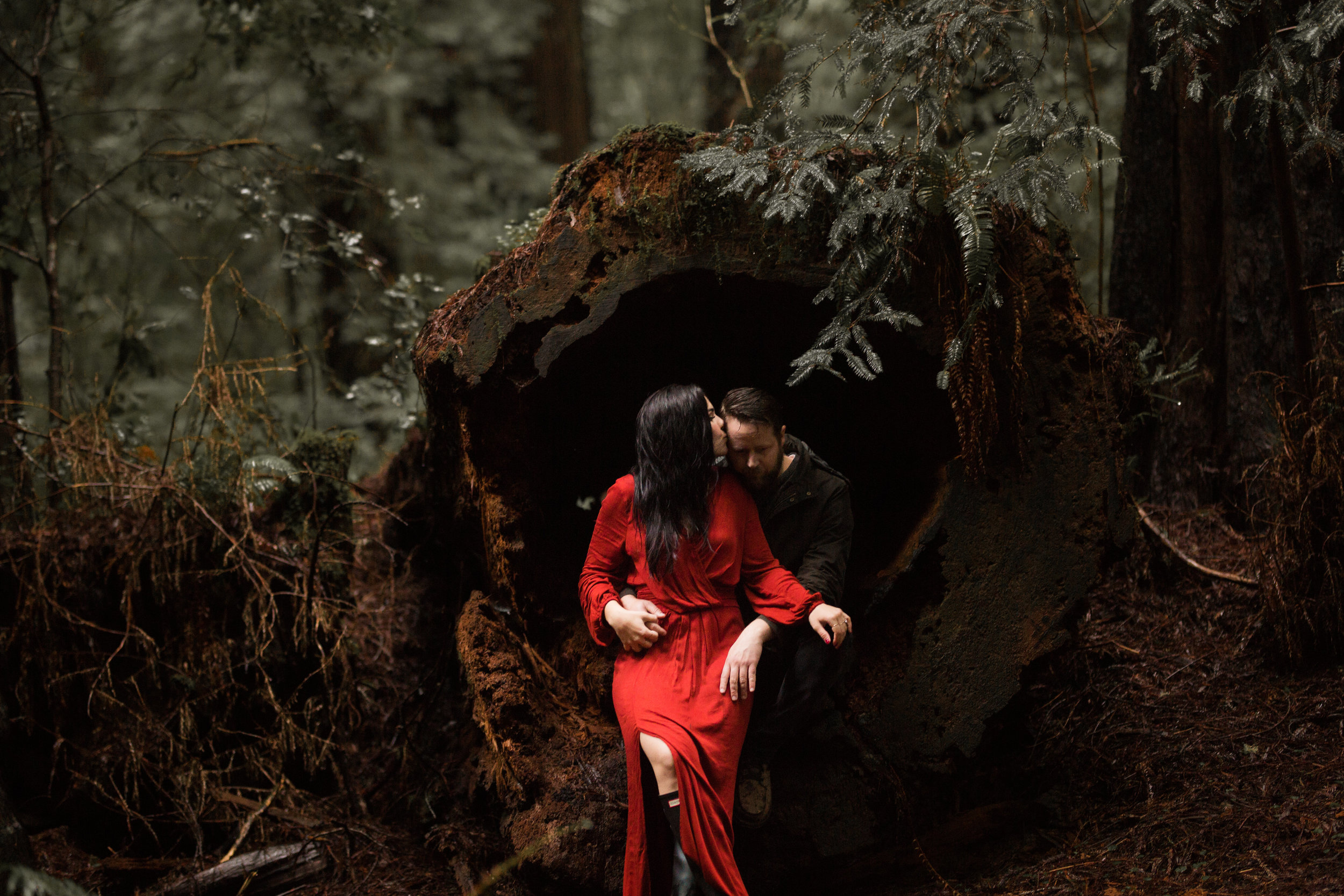 nicole-daacke-photography-redwoods-national-park-forest-rainy-foggy-adventure-engagement-session-humboldt-county-old-growth-redwood-tree-elopement-intimate-wedding-photographer-51.jpg