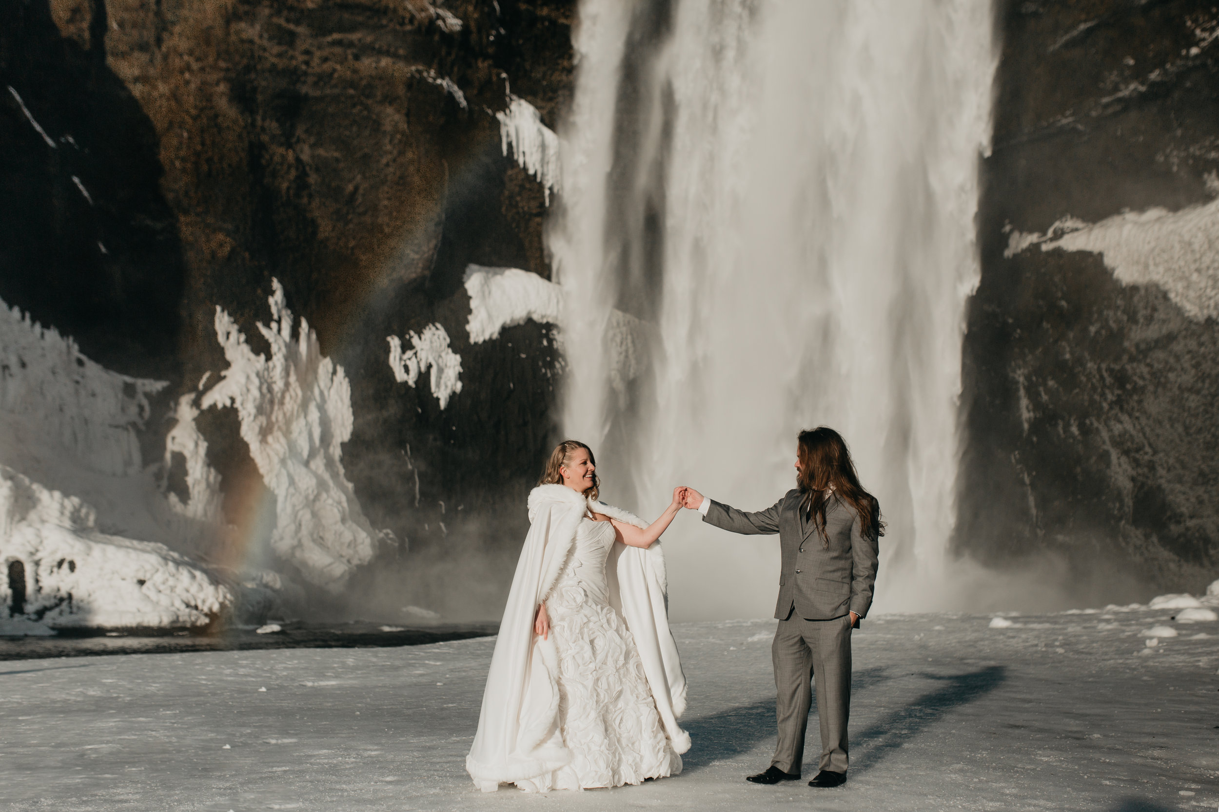 nicole-daacke-photography-iceland-winter-sunset-adventure-elopement-skogafoss-waterfall-black-sand-beach-dyrholaey-vik-iceland-intimate-wedding-black-church-elopement-photographer-11.jpg