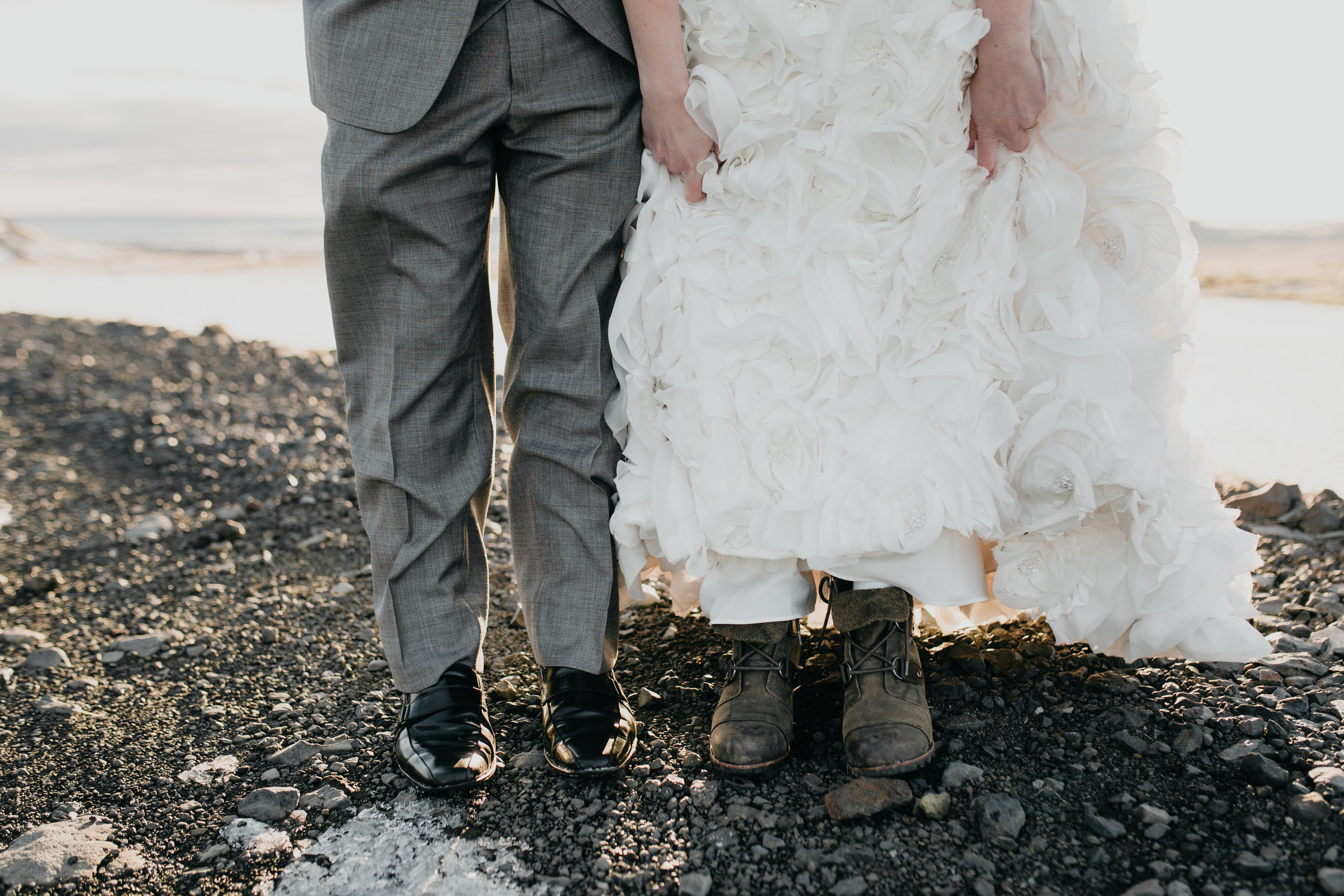 nicole-daacke-photography-iceland-winter-sunset-adventure-elopement-skogafoss-waterfall-black-sand-beach-dyrholaey-vik-iceland-intimate-wedding-black-church-elopement-photographer-21.jpg