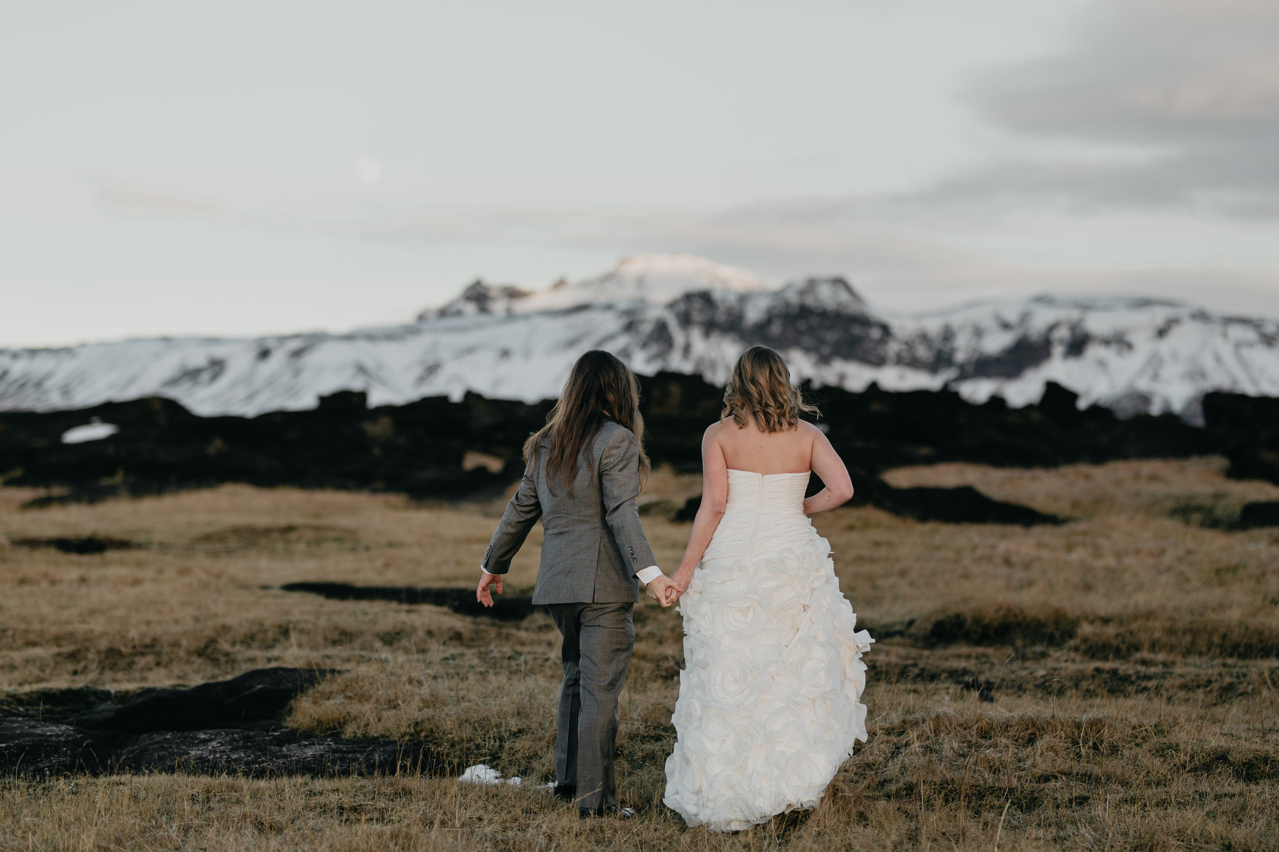 nicole-daacke-photography-iceland-winter-sunset-adventure-elopement-skogafoss-waterfall-black-sand-beach-dyrholaey-vik-iceland-intimate-wedding-black-church-elopement-photographer-22.jpg