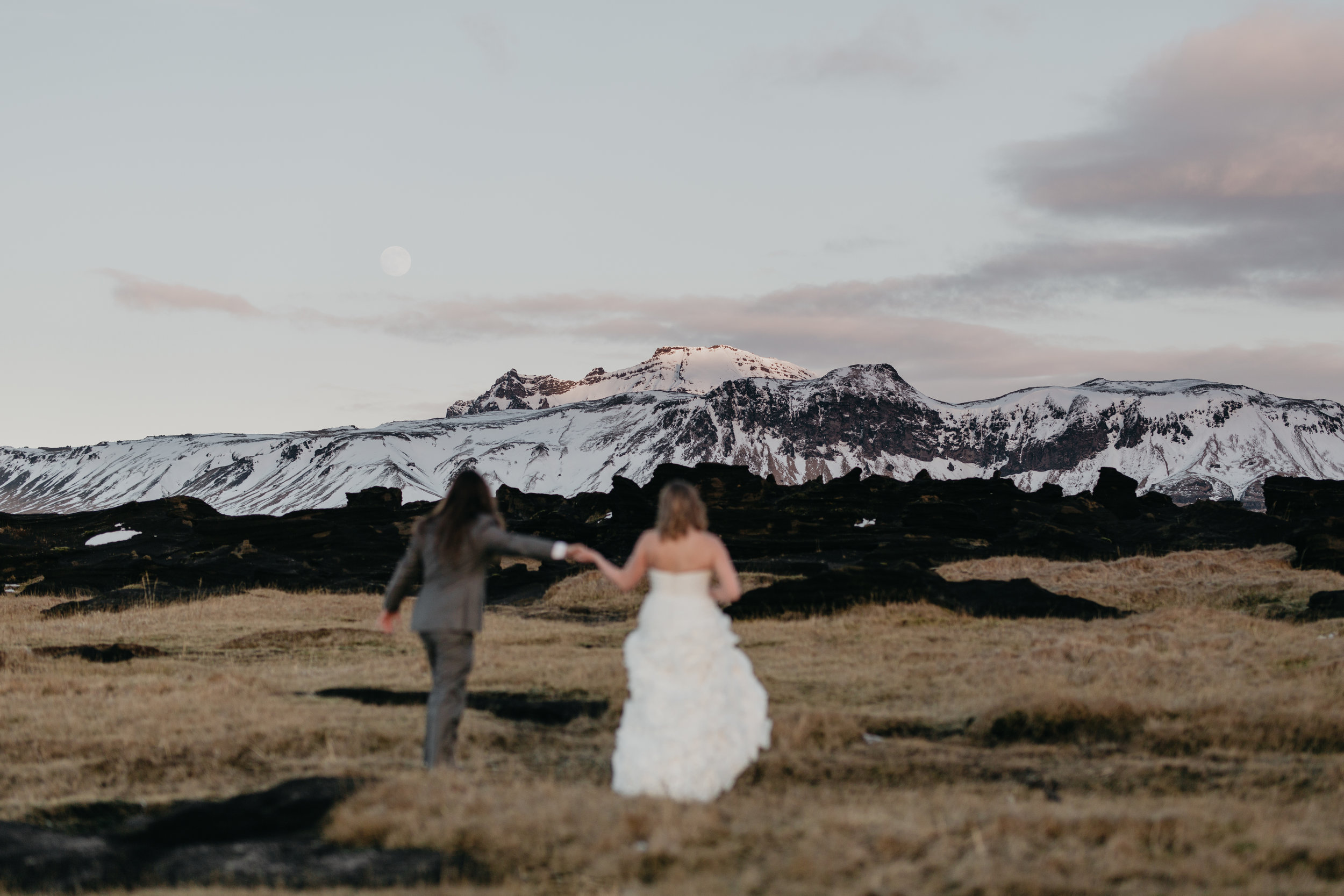 nicole-daacke-photography-iceland-winter-sunset-adventure-elopement-skogafoss-waterfall-black-sand-beach-dyrholaey-vik-iceland-intimate-wedding-black-church-elopement-photographer-23.jpg