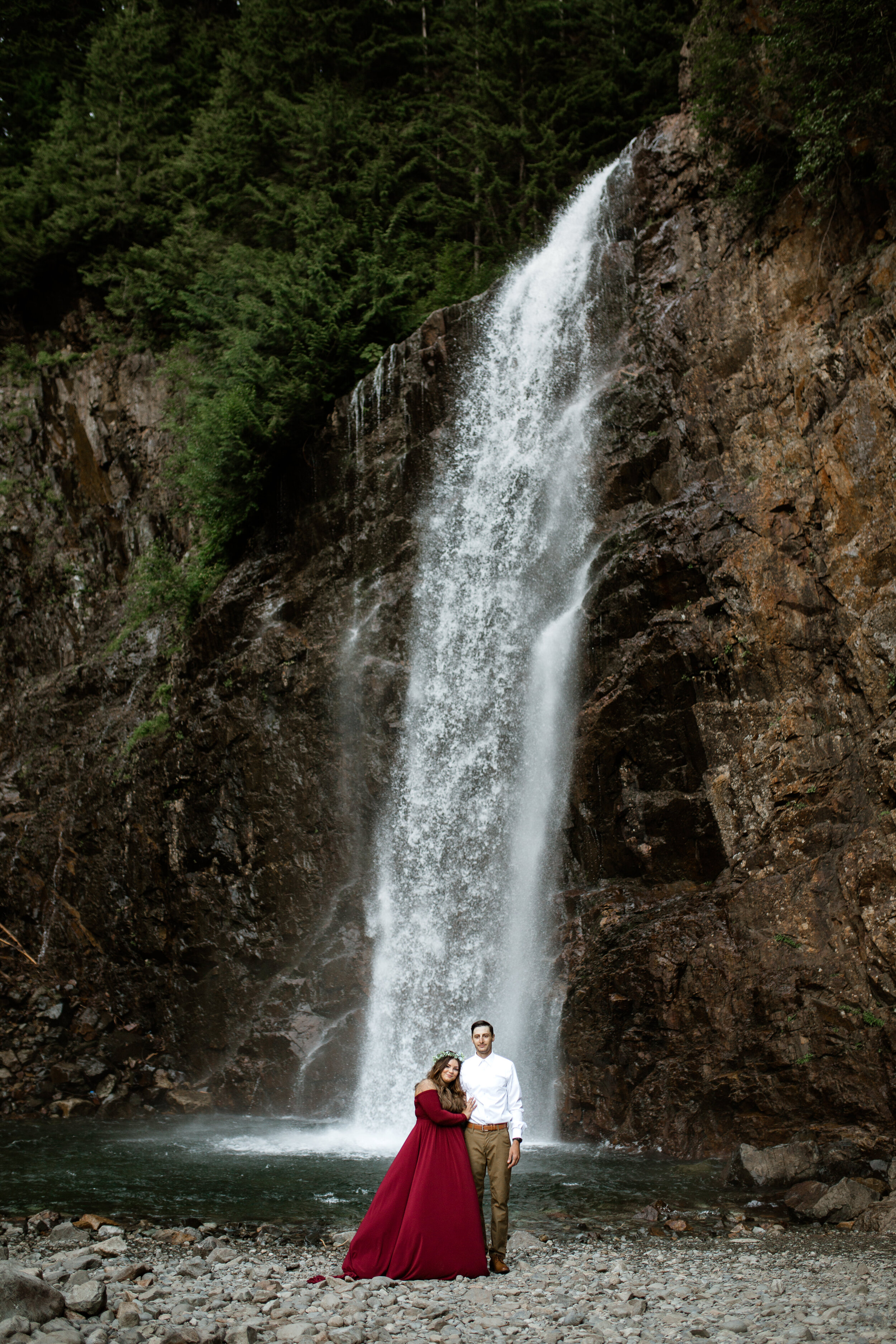 nicole-daacke-photography-gold-creek-pond-franklin-falls-waterfall-summer-adventure-engagement-session-elopement-photographer-washington-summer-engagement-photos-snoqualmie-pass-100.jpg