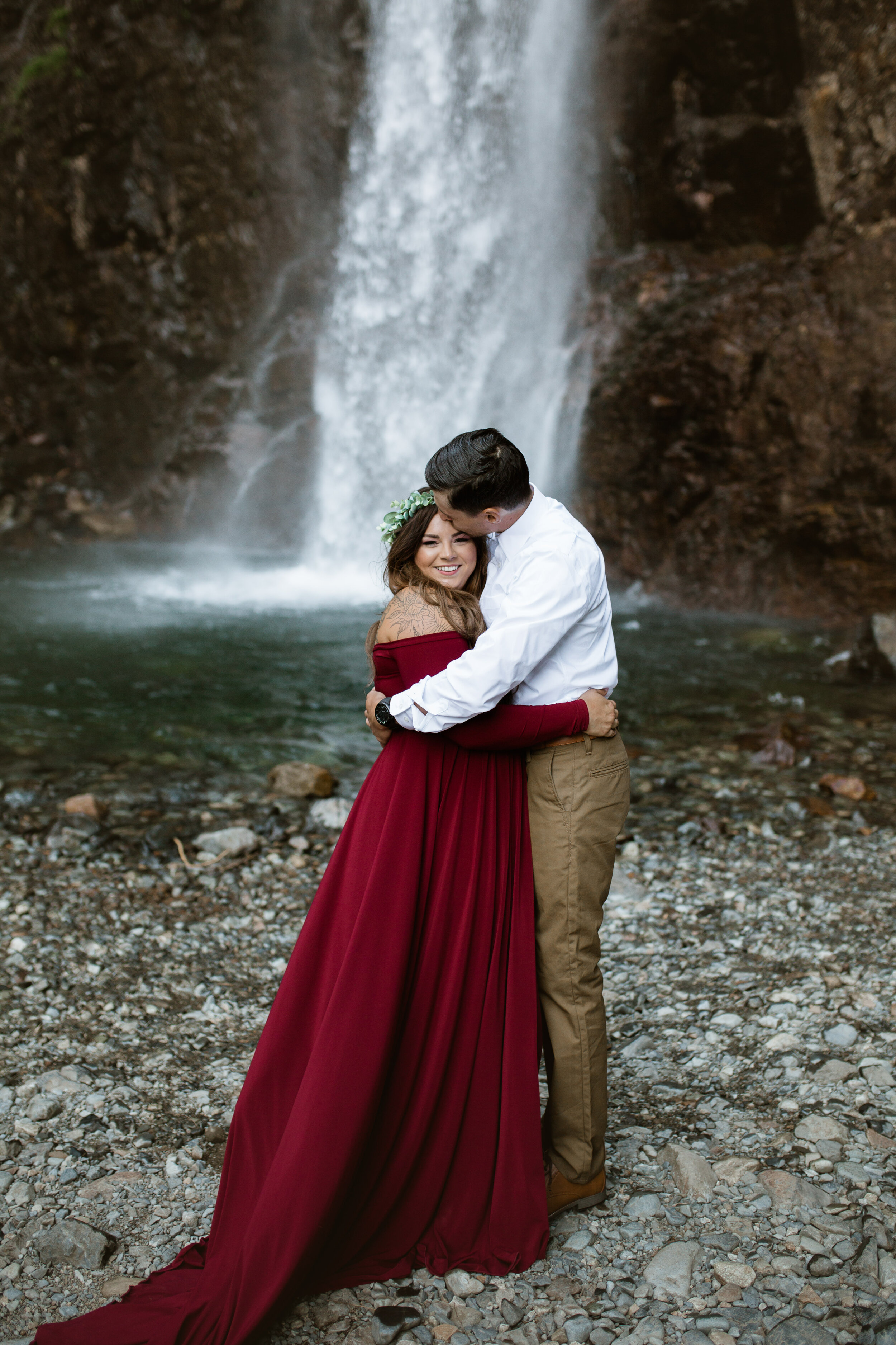 nicole-daacke-photography-gold-creek-pond-franklin-falls-waterfall-summer-adventure-engagement-session-elopement-photographer-washington-summer-engagement-photos-snoqualmie-pass-104.jpg