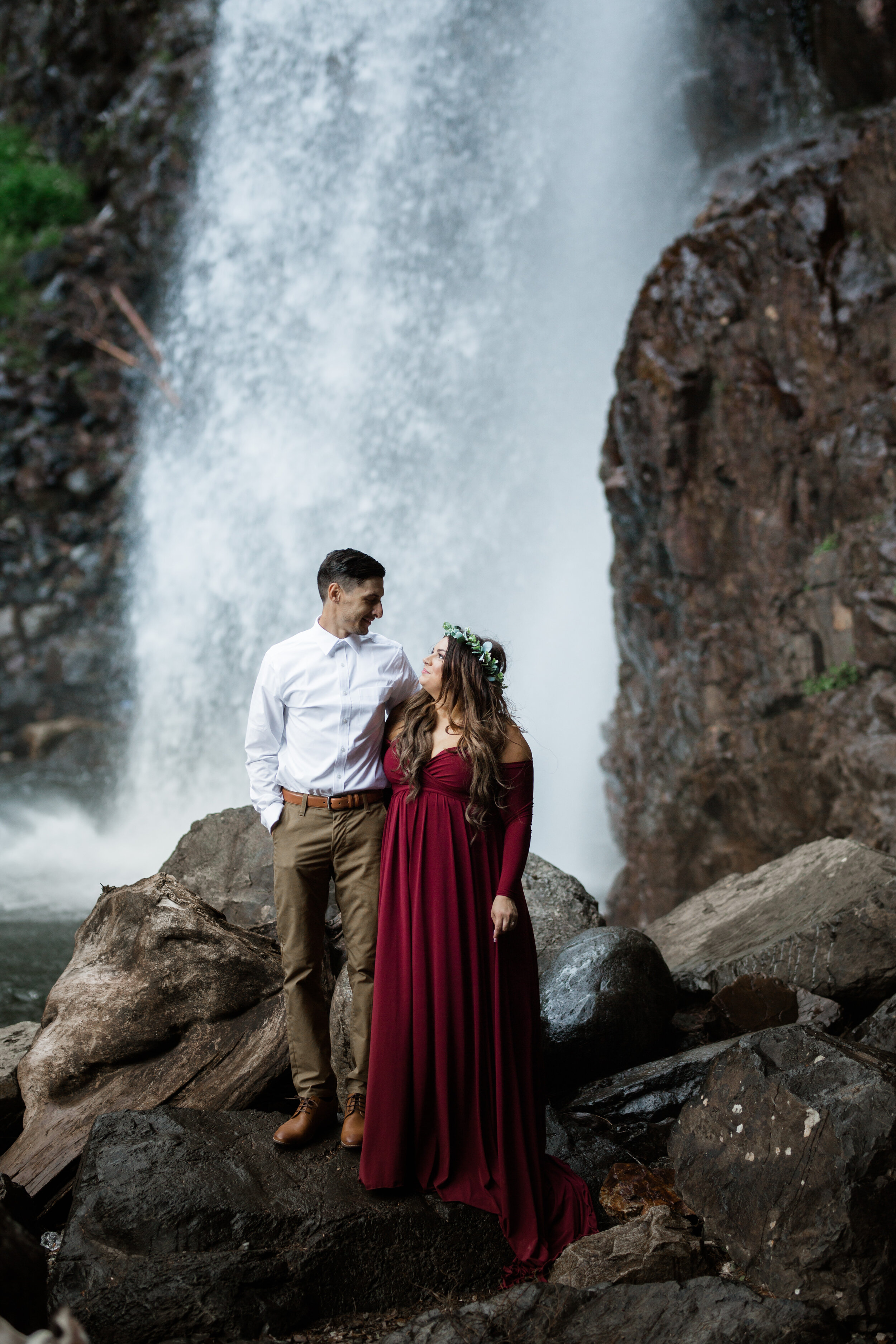 nicole-daacke-photography-gold-creek-pond-franklin-falls-waterfall-summer-adventure-engagement-session-elopement-photographer-washington-summer-engagement-photos-snoqualmie-pass-111.jpg