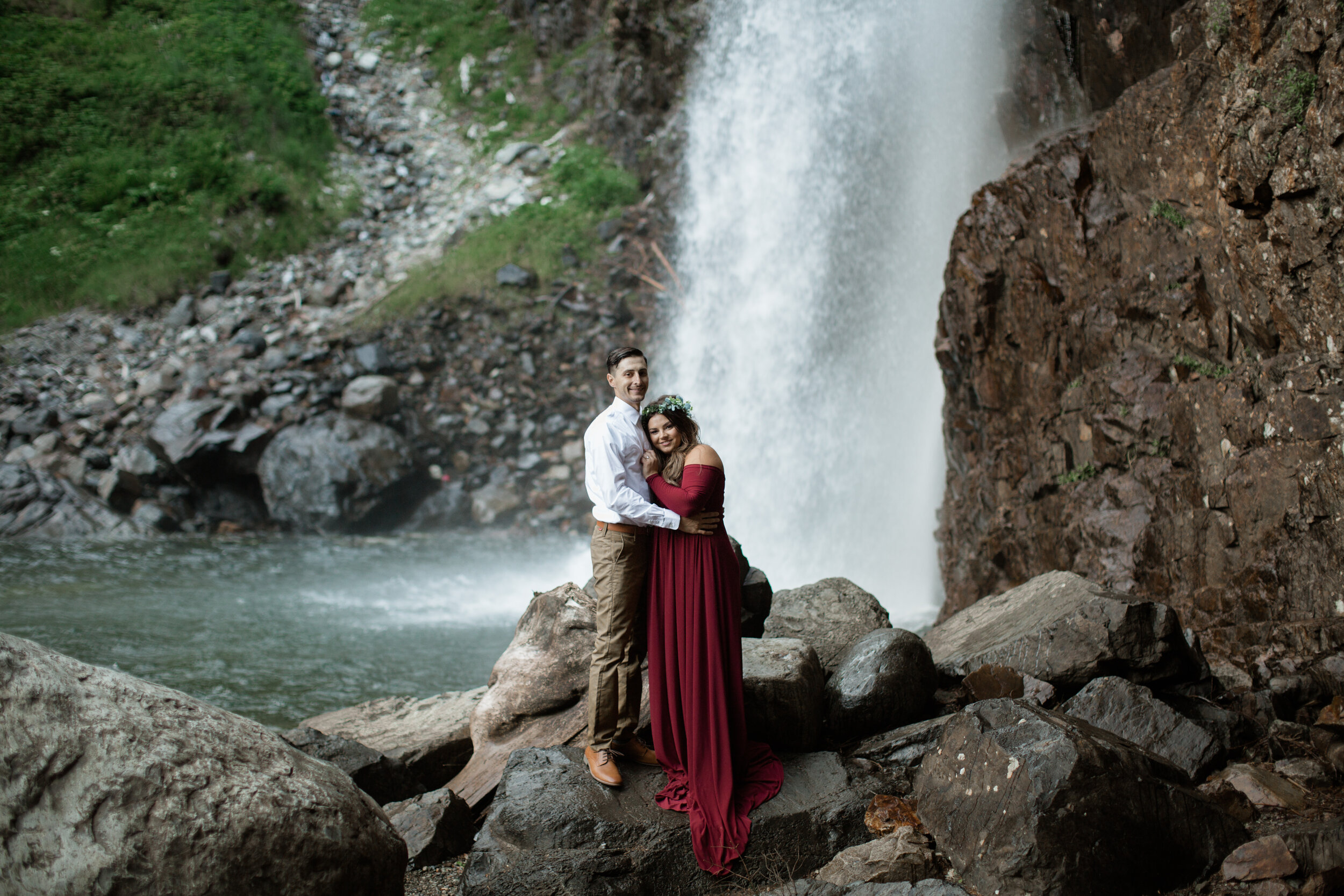 nicole-daacke-photography-gold-creek-pond-franklin-falls-waterfall-summer-adventure-engagement-session-elopement-photographer-washington-summer-engagement-photos-snoqualmie-pass-114.jpg