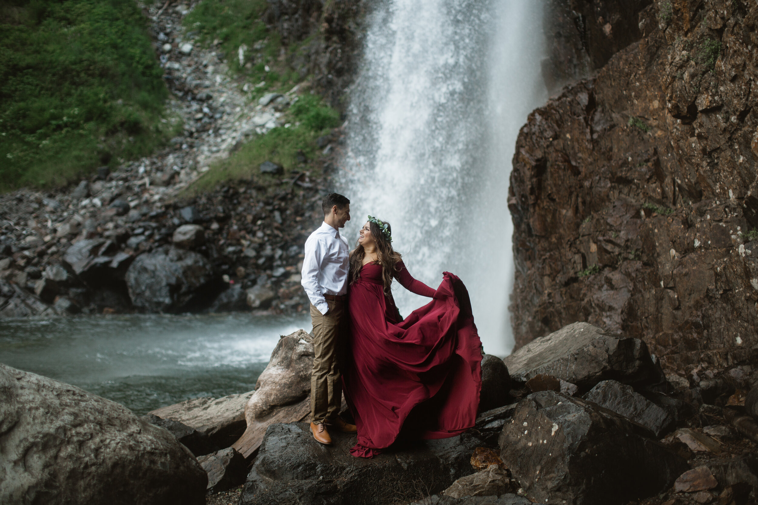 nicole-daacke-photography-gold-creek-pond-franklin-falls-waterfall-summer-adventure-engagement-session-elopement-photographer-washington-summer-engagement-photos-snoqualmie-pass-115.jpg