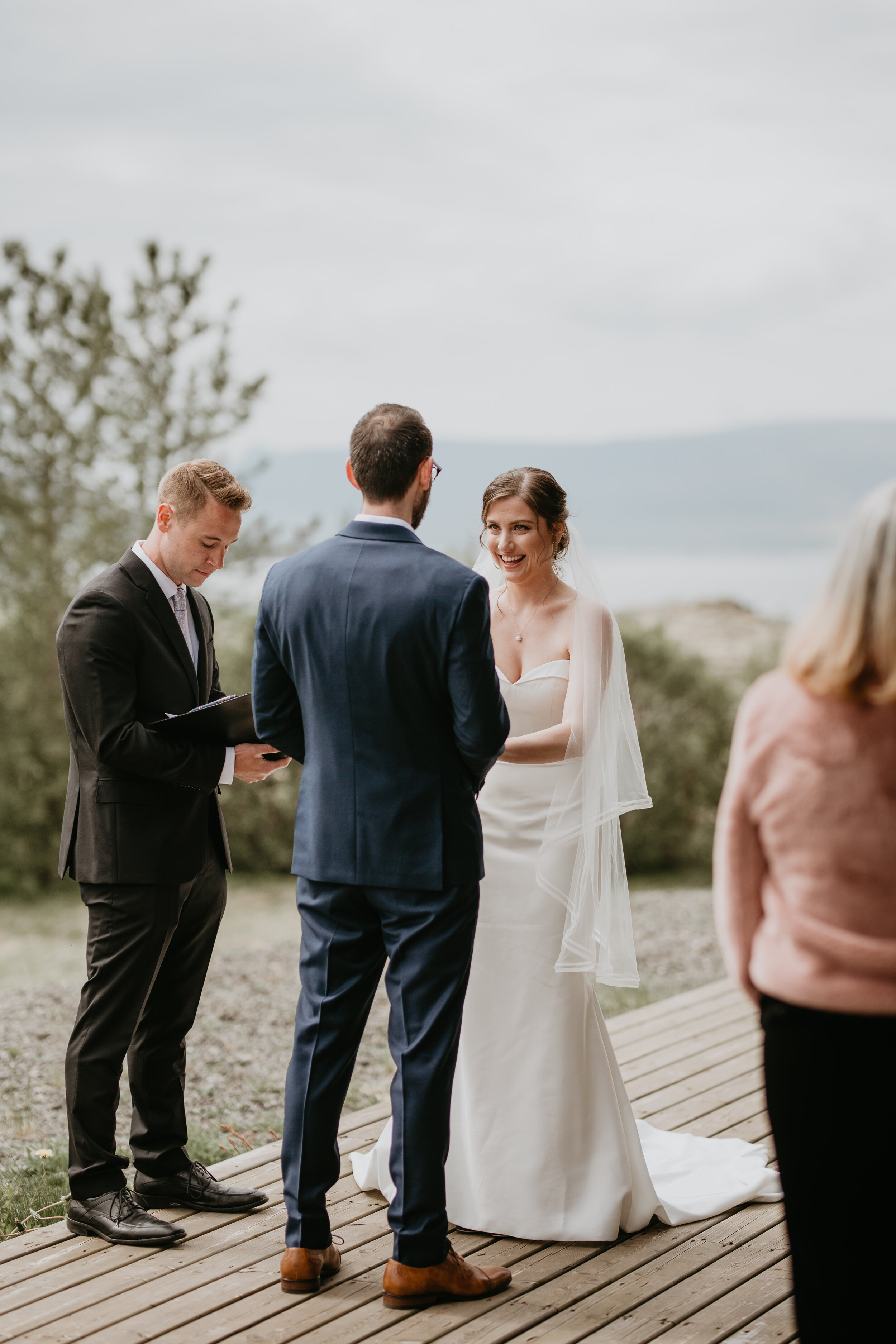 nicole-daacke-photography-destination-wedding-in-iceland-cozy-lodge-mountains-icelandic-horses-waterfall-elopement-photos-iceland-adventure-wedding-photographer-destination-adventure-elopement-iceland-141.jpg