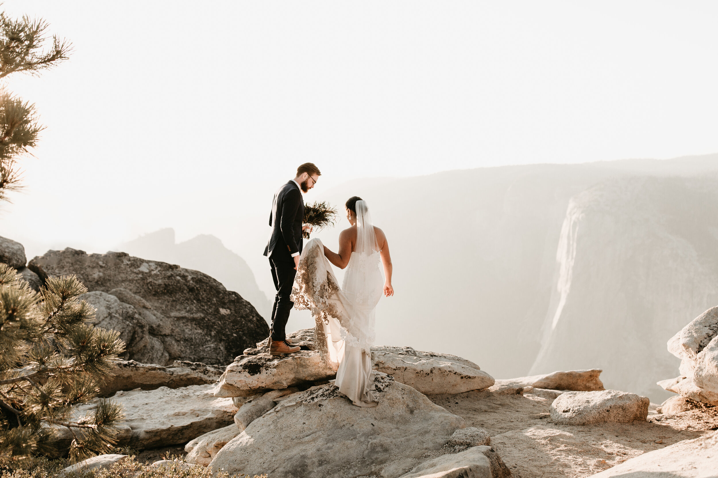 Nicole-Daacke-Photography-yosemite-national-park-elopement-photography-adventure-elopement-in-yosemite-taft-point-sunset-elopement-photographs-california-intimate-destination-wedding-in-yosemite-national-park--2.jpg