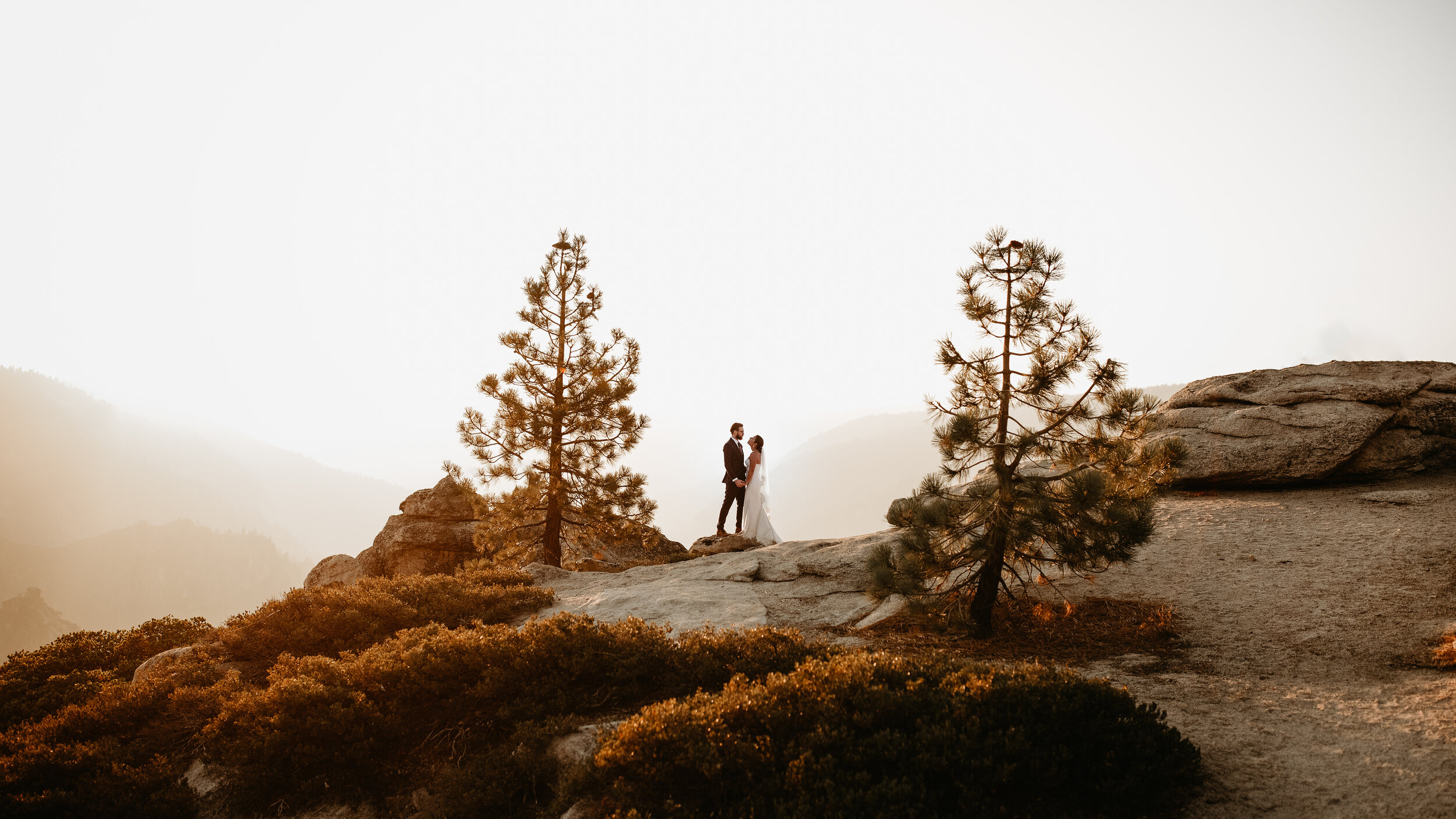 Nicole-Daacke-Photography-yosemite-national-park-elopement-photography-adventure-elopement-in-yosemite-taft-point-sunset-elopement-photographs-california-intimate-destination-wedding-in-yosemite-national-park--4.jpg