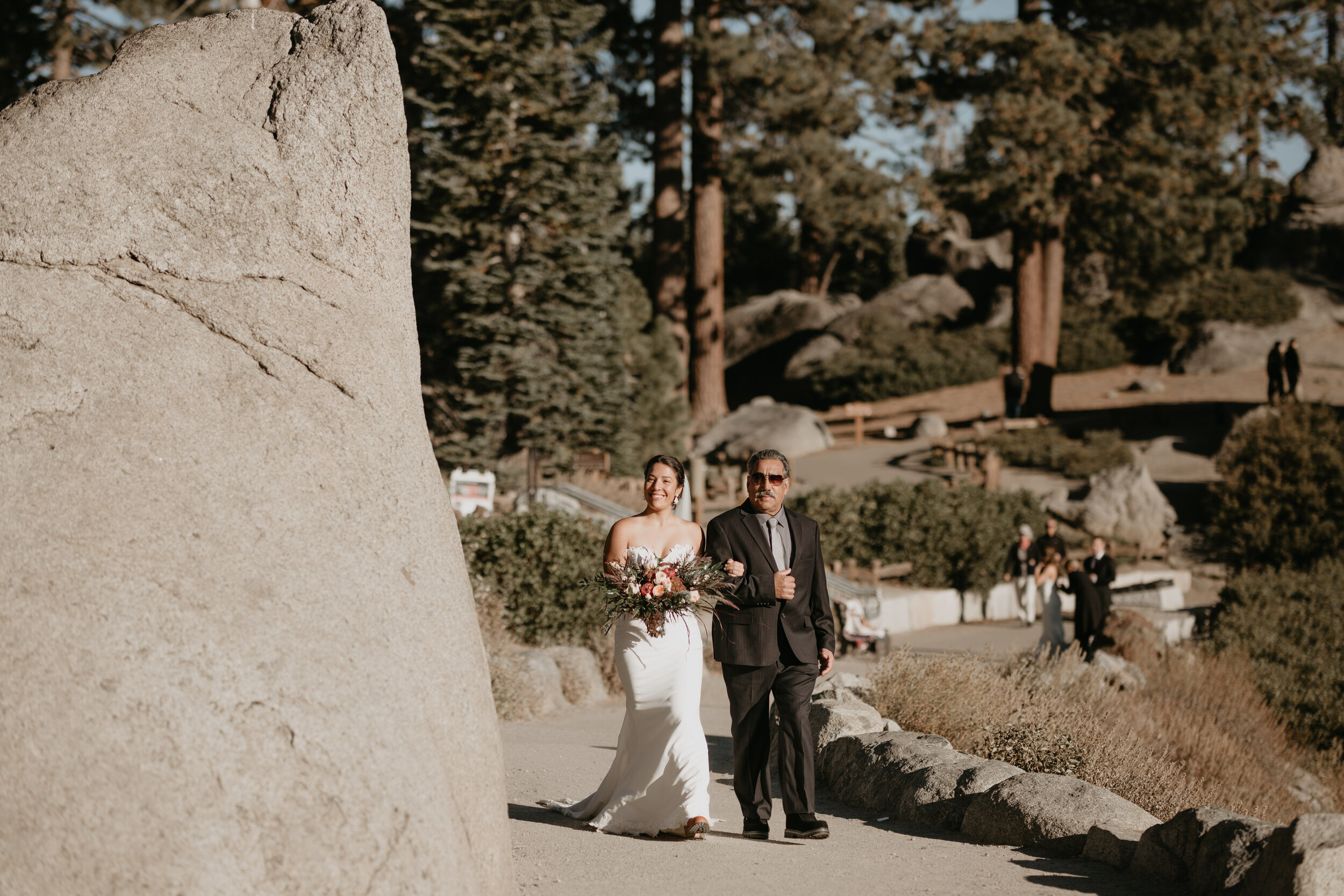 Nicole-Daacke-Photography-yosemite-national-park-elopement-photography-adventure-elopement-in-yosemite-taft-point-sunset-elopement-photographs-california-intimate-destination-wedding-in-yosemite-national-park-6193.jpg