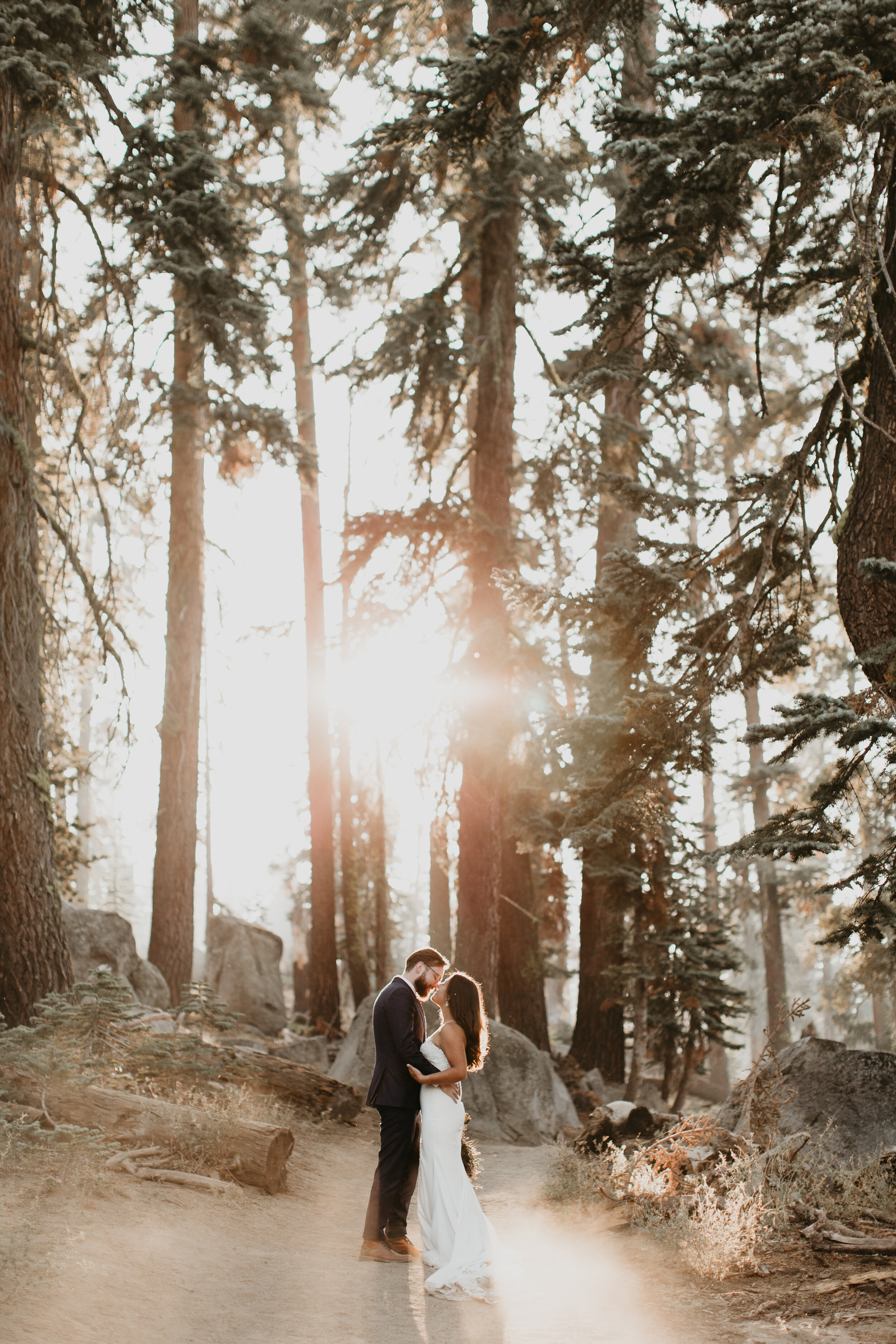 Nicole-Daacke-Photography-yosemite-national-park-elopement-photography-adventure-elopement-in-yosemite-taft-point-sunset-elopement-photographs-california-intimate-destination-wedding-in-yosemite-national-park-6991.jpg