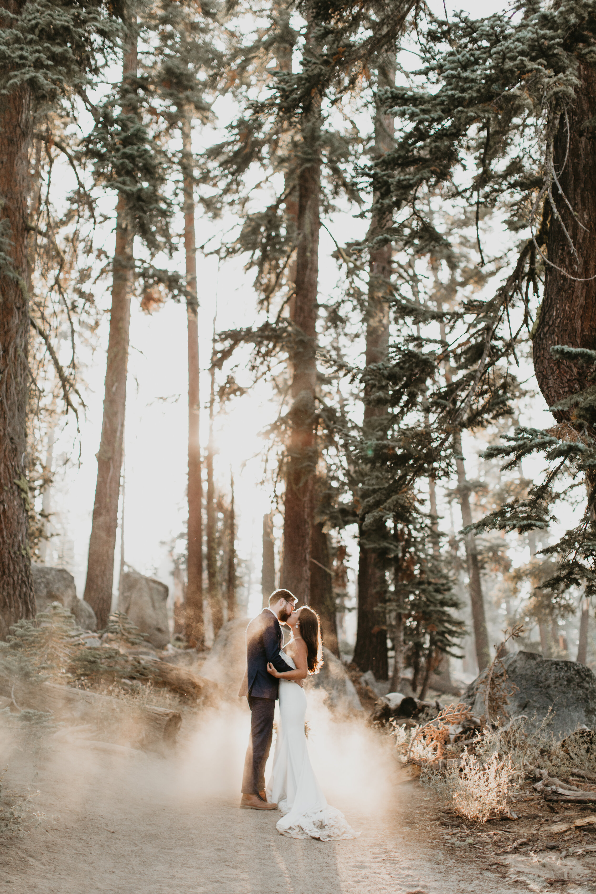 Nicole-Daacke-Photography-yosemite-national-park-elopement-photography-adventure-elopement-in-yosemite-taft-point-sunset-elopement-photographs-california-intimate-destination-wedding-in-yosemite-national-park-6997.jpg